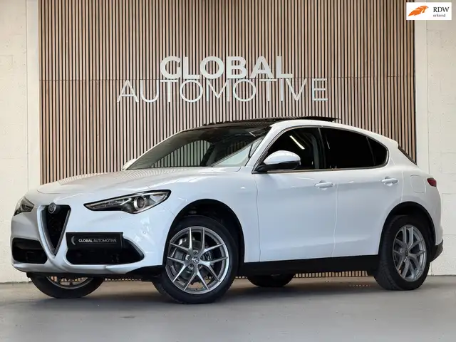 Alfa Romeo Stelvio 2.0 T AWD First Edition - SCHUIFDAK - 20'' - LEER