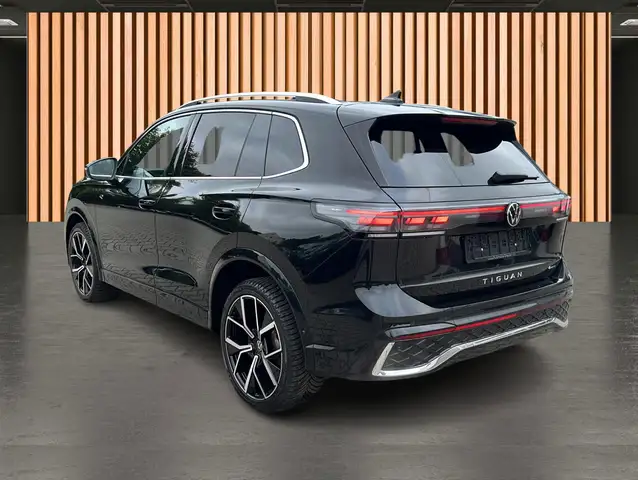 Volkswagen Tiguan view 4