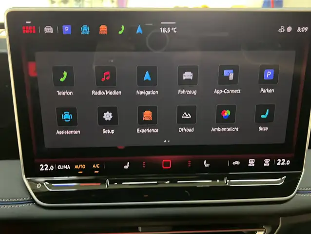 Volkswagen Tiguan view 12