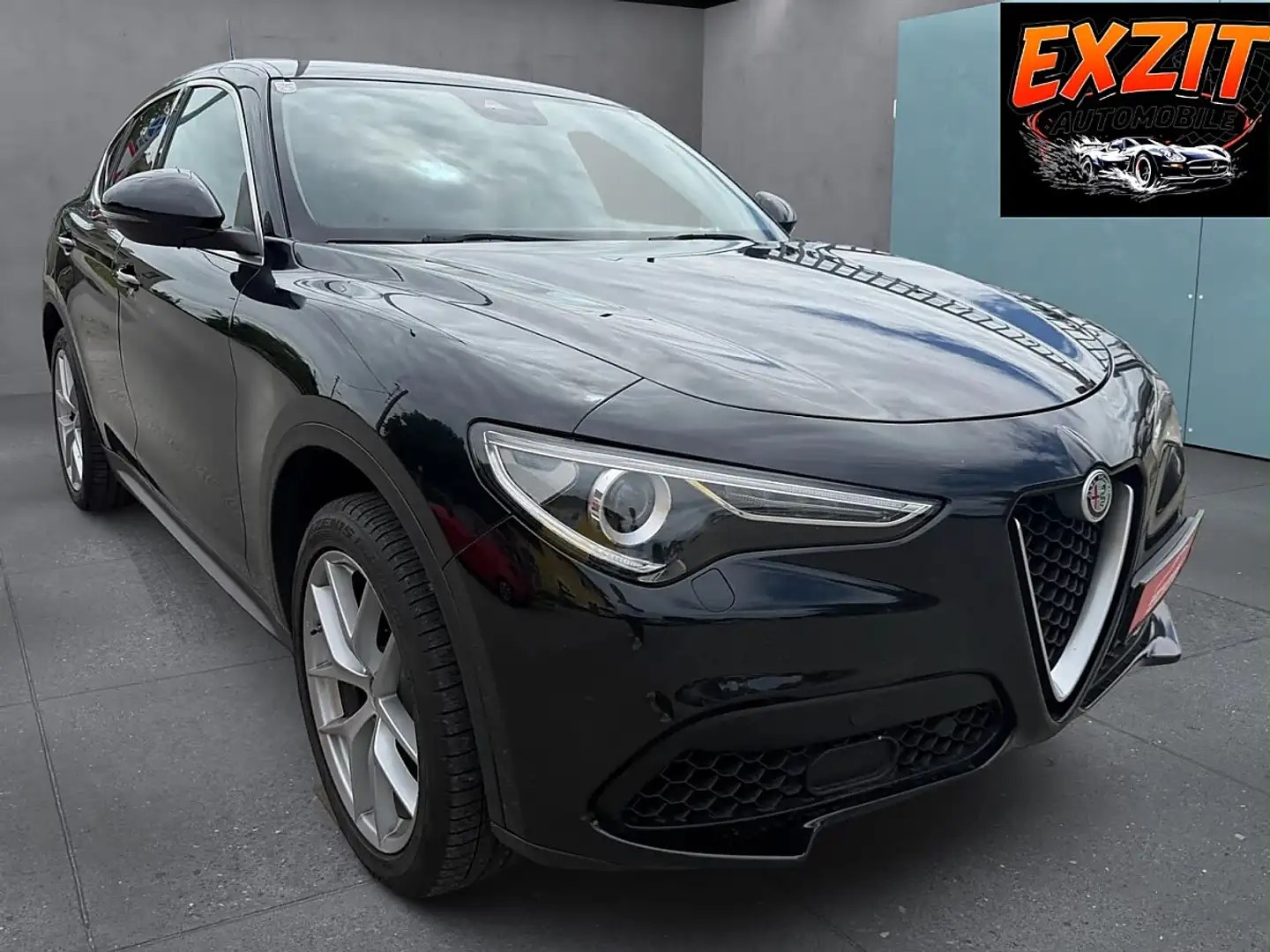 Alfa Romeo Stelvio First Edition 2,0 ATX AWD First Edition Light Schwarz - 1