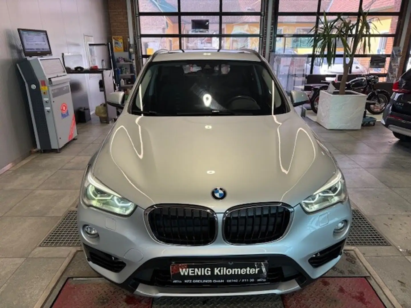 BMW X1 xDrive18d Sport Line Aut. Silber - 2