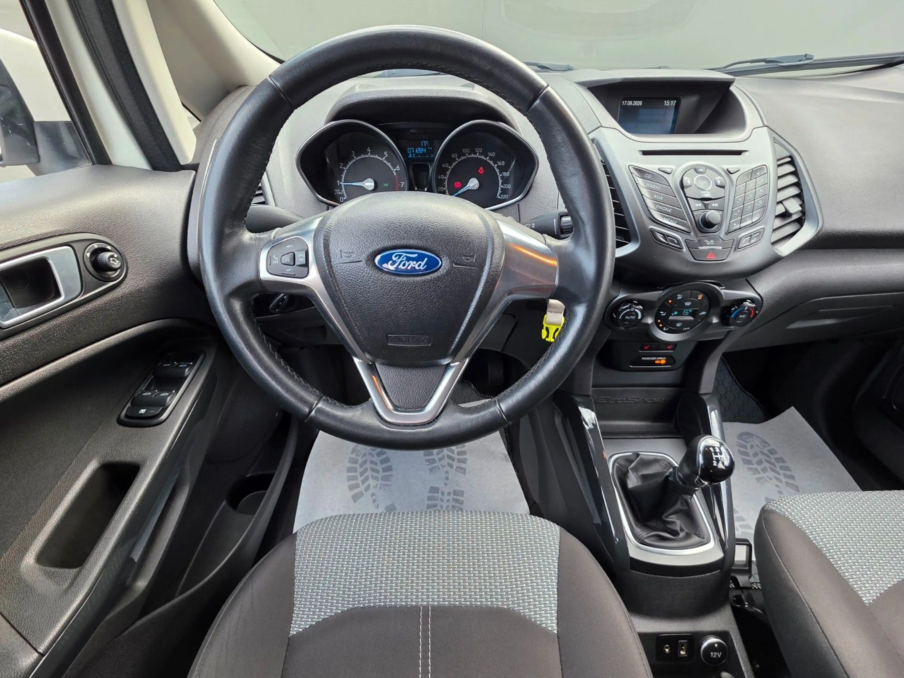 Ford EcoSport Trend — photo 10