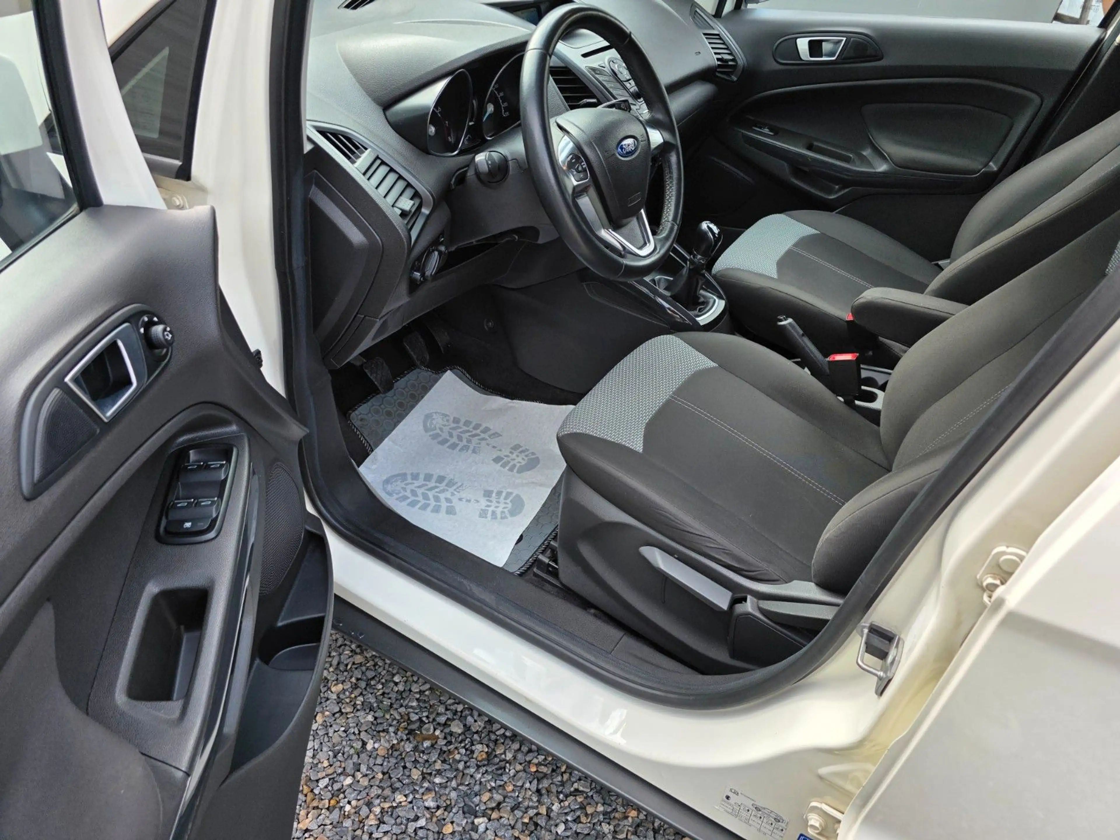 Ford EcoSport Trend — photo 7