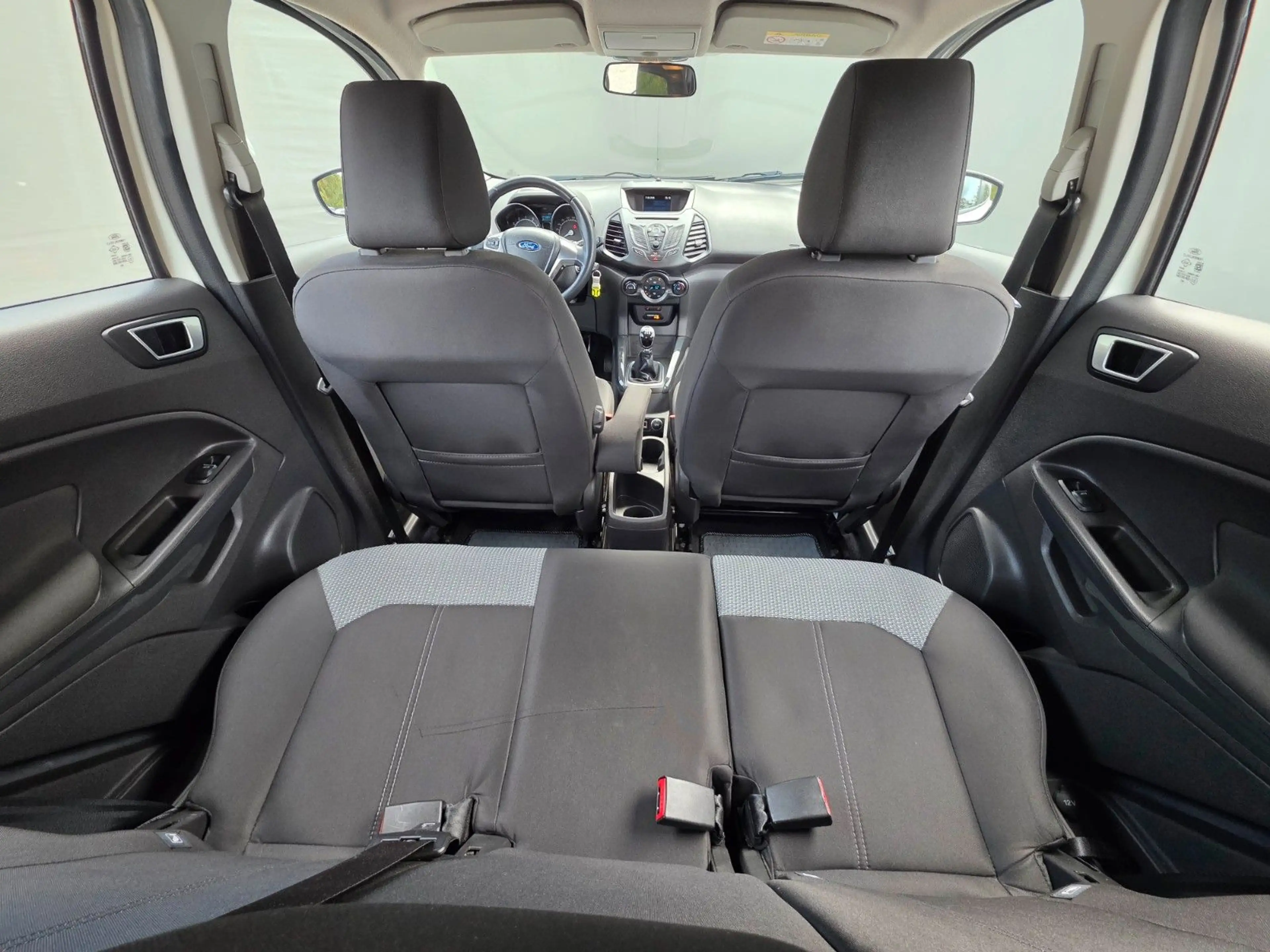 Ford EcoSport Trend — photo 15