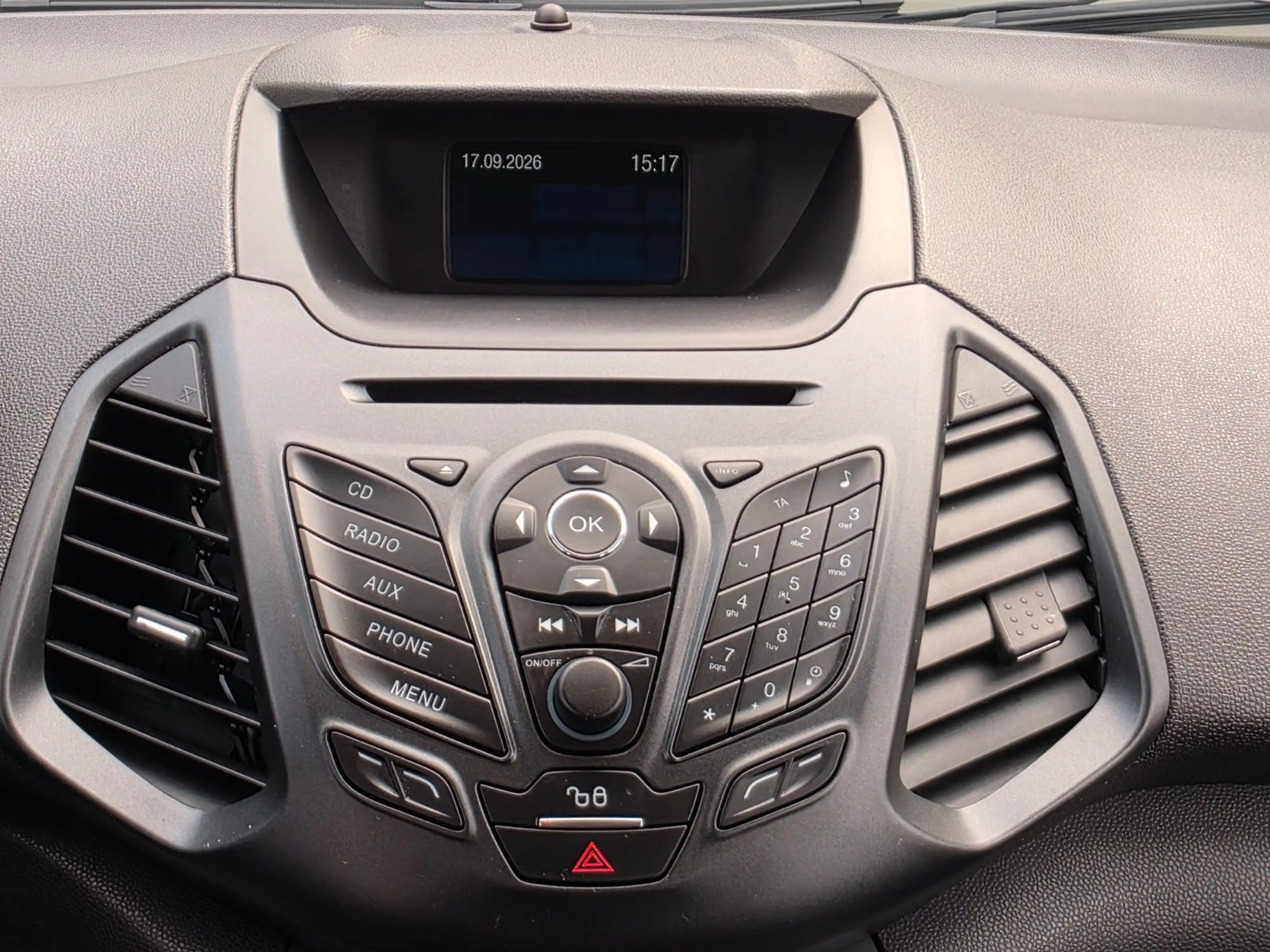 Ford EcoSport Trend — photo 11