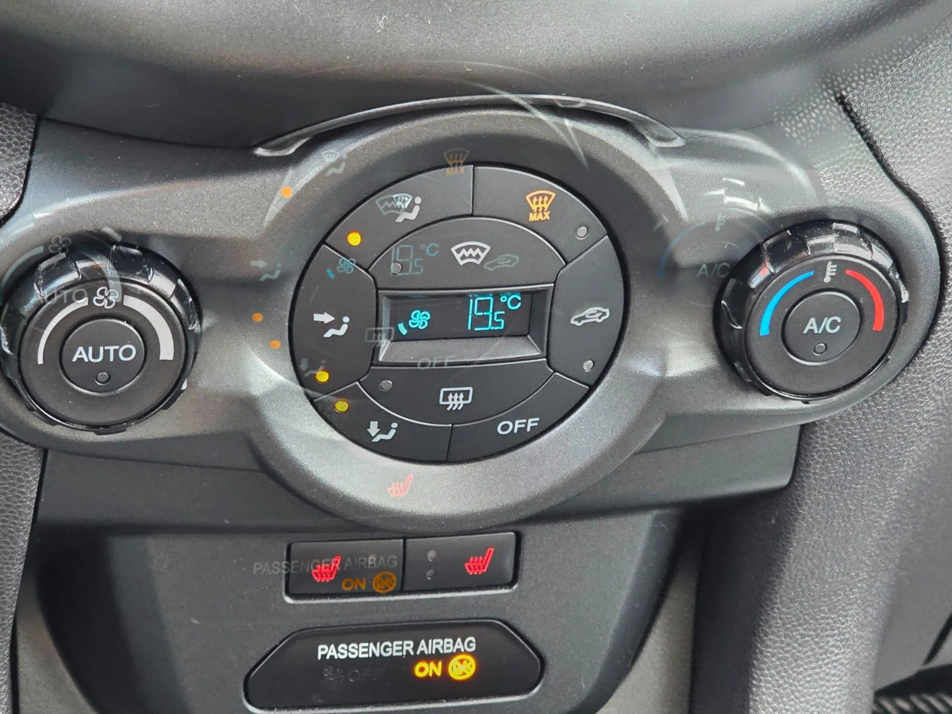 Ford EcoSport Trend — photo 12