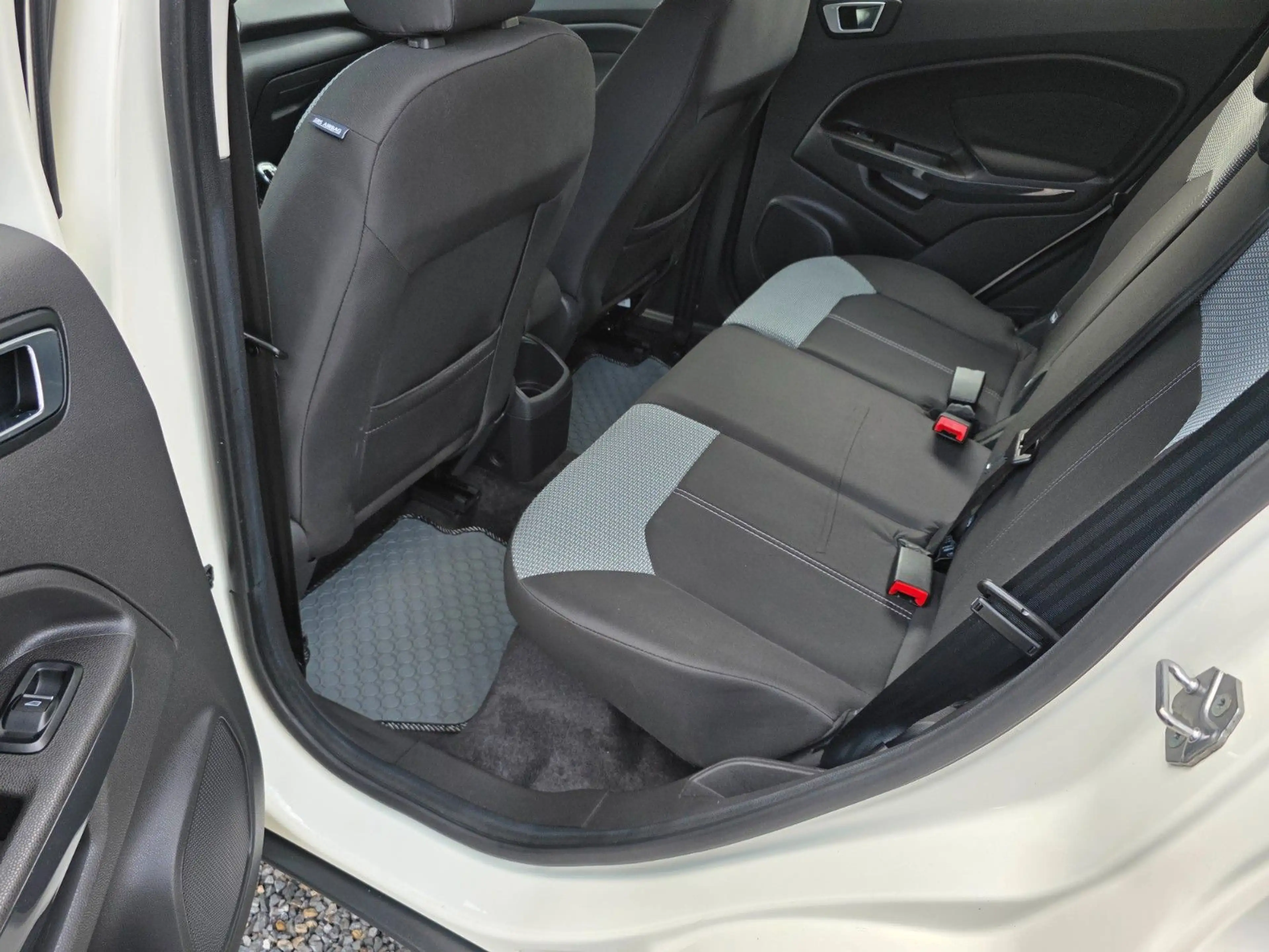 Ford EcoSport Trend — photo 8