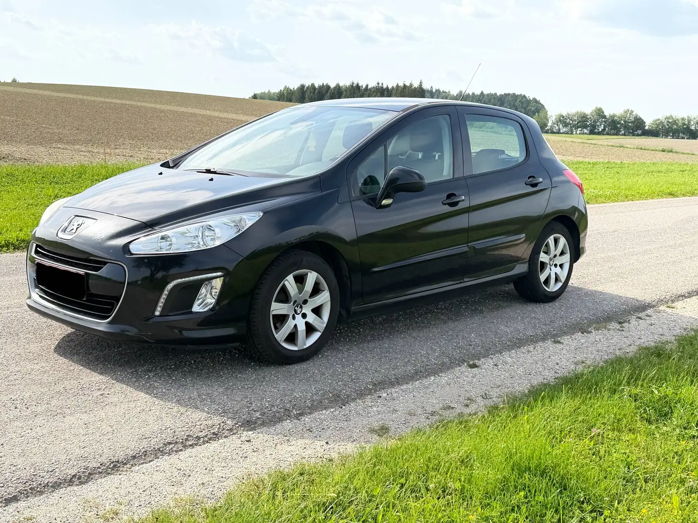 Peugeot 308 1,6 HDi 92 FAP Active,Neue Kupplungssatz und Zahnriemen mit Wasserpumpe. Schwarz - 1