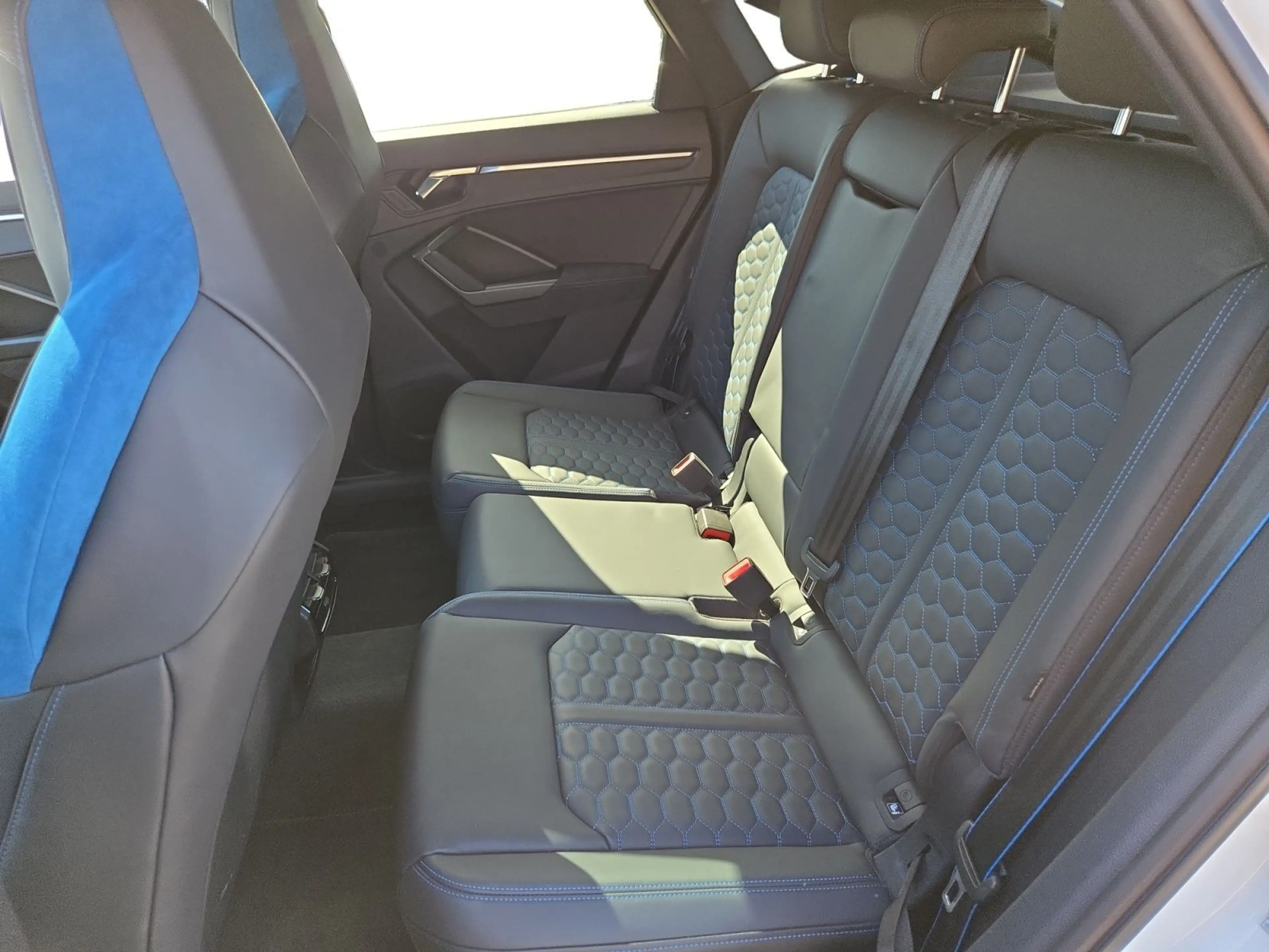 Audi RS Q3 2.5 TFSI qu. S tr., PANO/21"/360 — photo 10