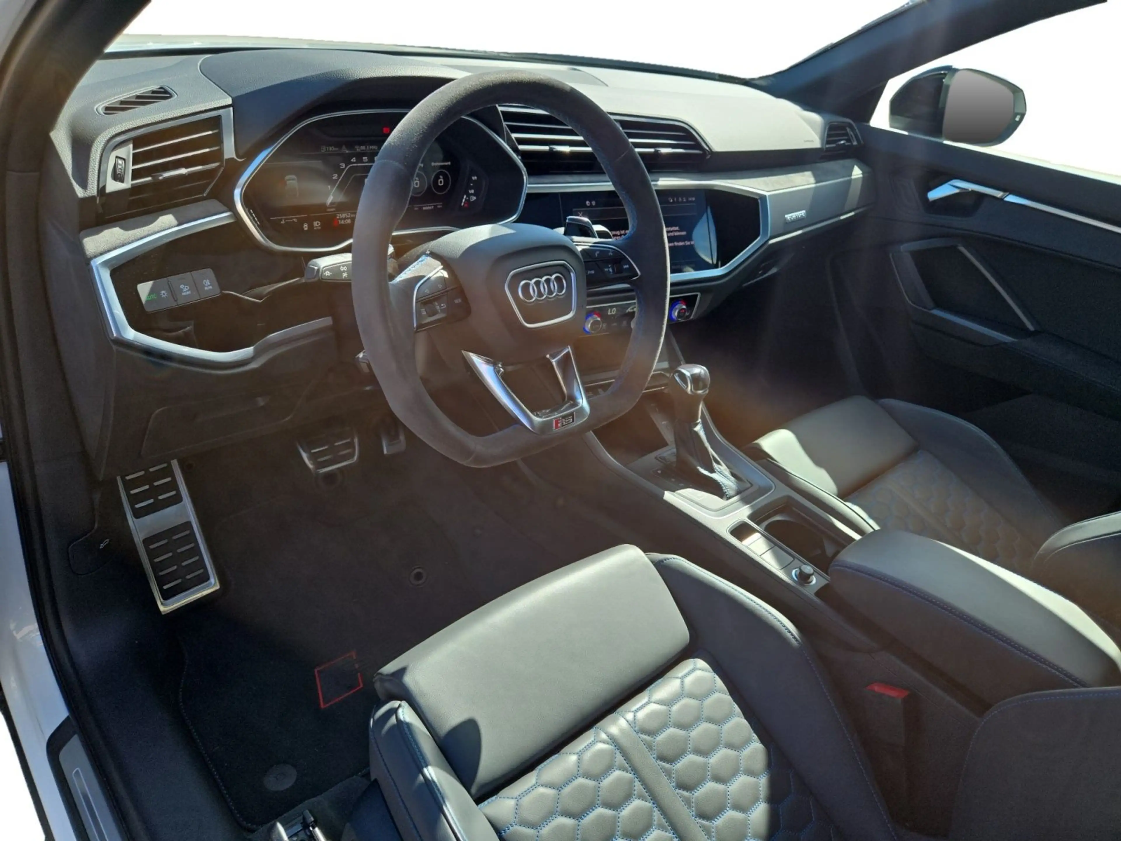 Audi RS Q3 2.5 TFSI qu. S tr., PANO/21"/360 — photo 4