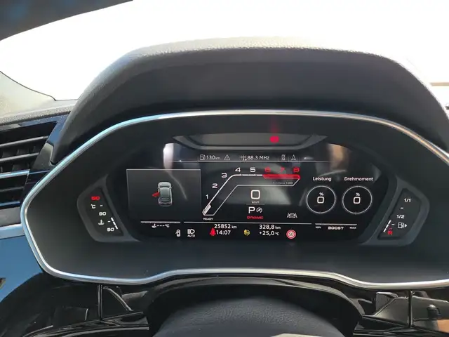 Audi RS Q3 view 9