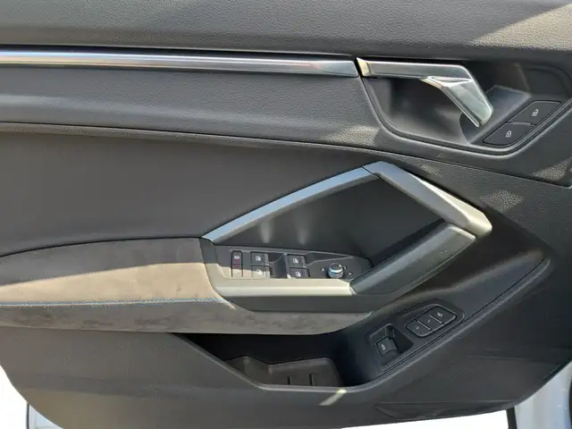 Audi RS Q3 view 11