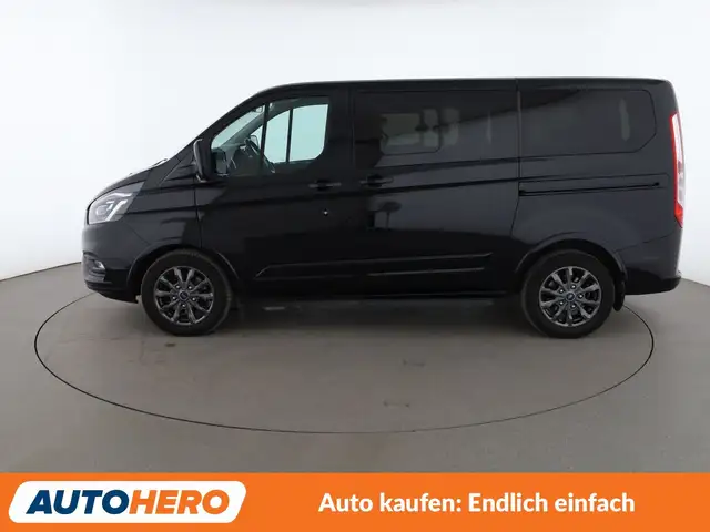 Ford Tourneo Custom view 3