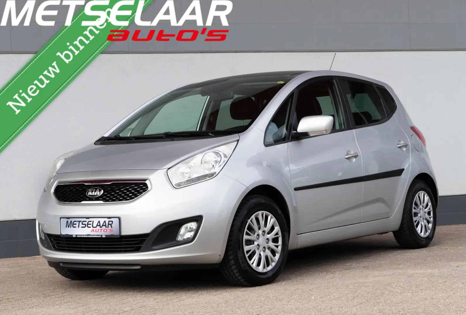 Kia Venga 1.4 CVVT Vibe Panodak, navigatie, achteruitrijcame Grijs - 1