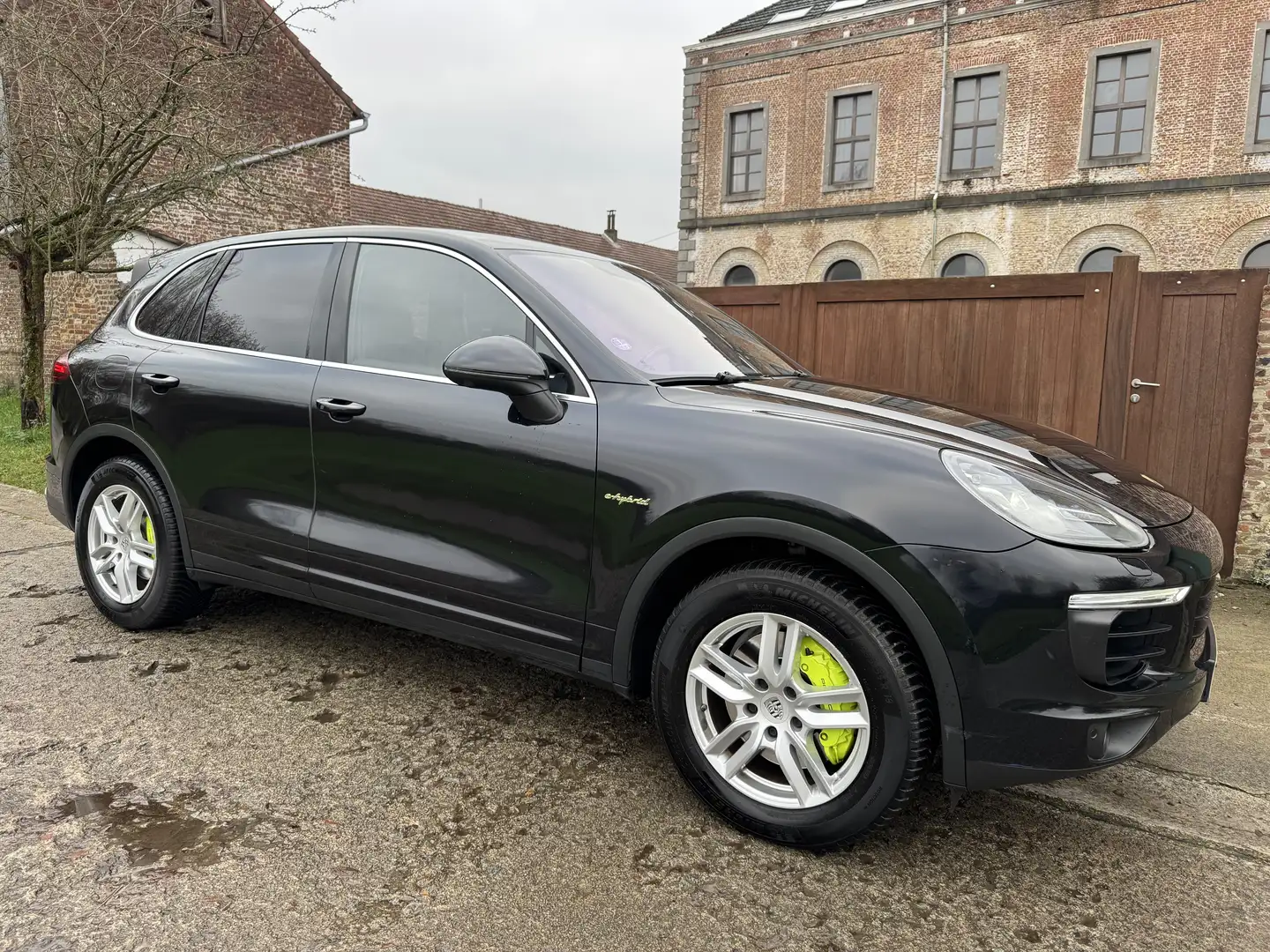 Porsche Cayenne 3.0i V6 PHEV S Tiptronic S *BOSE*LED*CAM* Zwart - 1