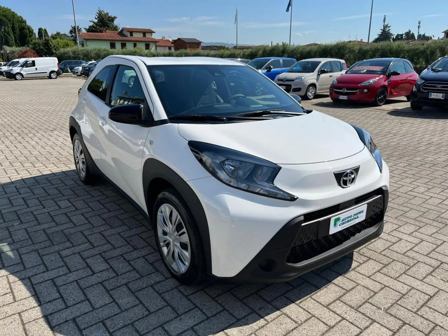 Toyota Aygo X 1.0 VVT-i 72 CV 5 porte Active Blanc - 1
