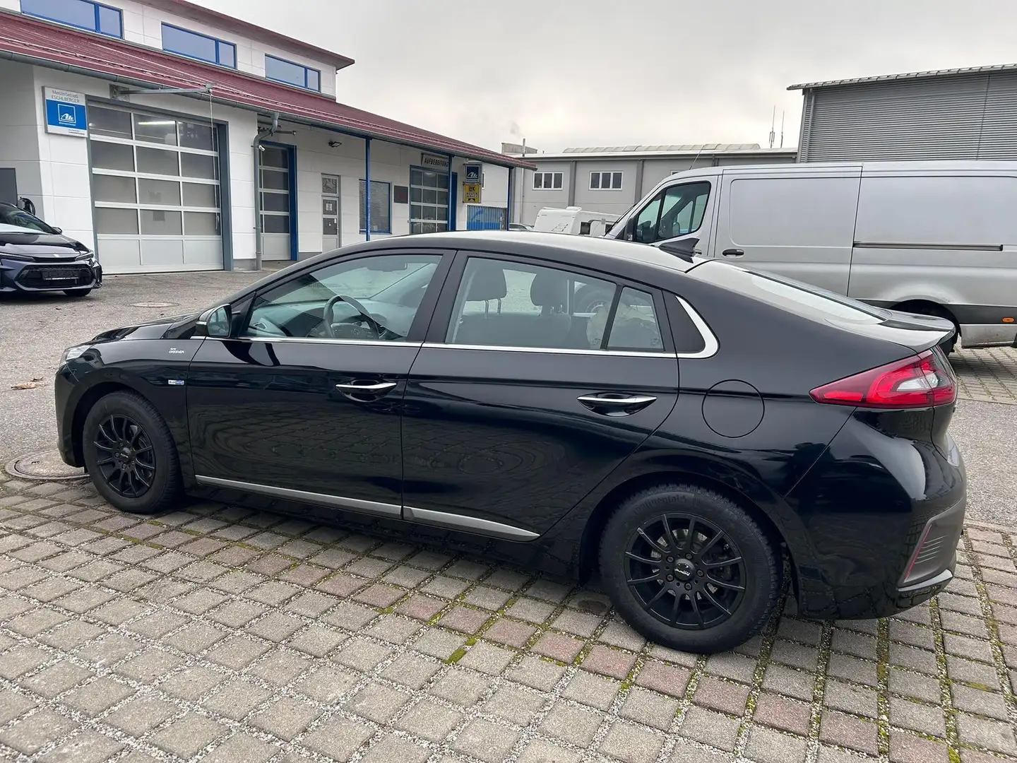 Hyundai IONIQ 1,6 GDI Style Hybrid 8-Fach Bereifung 1.6 Hybrid Schwarz - 2
