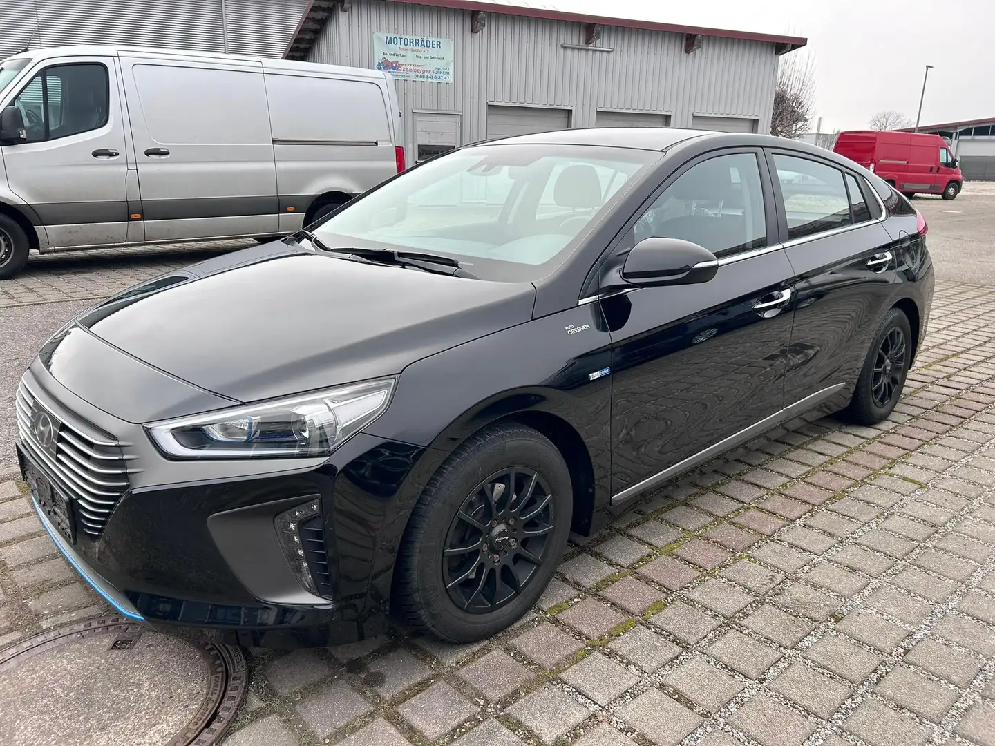 Hyundai IONIQ 1,6 GDI Style Hybrid 8-Fach Bereifung 1.6 Hybrid Schwarz - 1