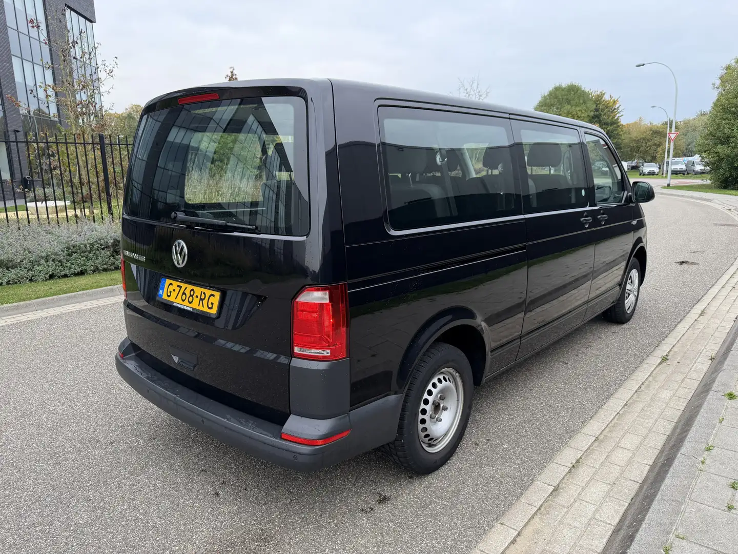 Volkswagen T6 Transporter Multivan 2.0 TDI L2H1 Comfortline DSG automaat / 9 Zwart - 2