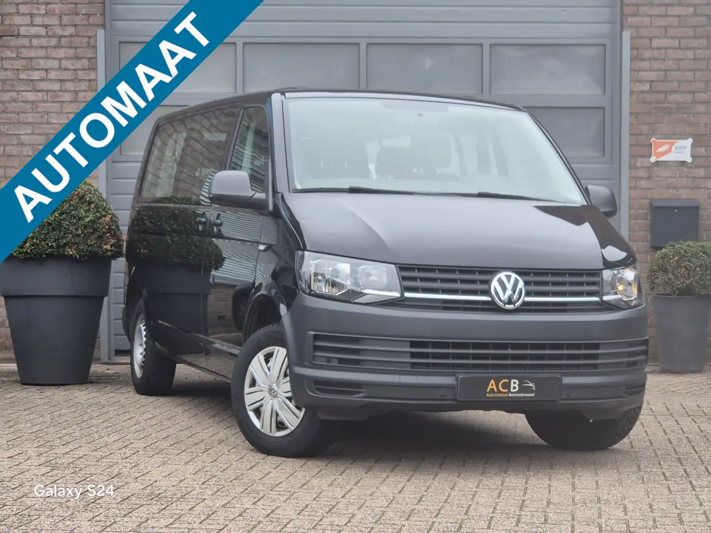 Volkswagen T6 Transporter Multivan 2.0 TDI L2H1 Comfortline DSG automaat / 9 Zwart - 1