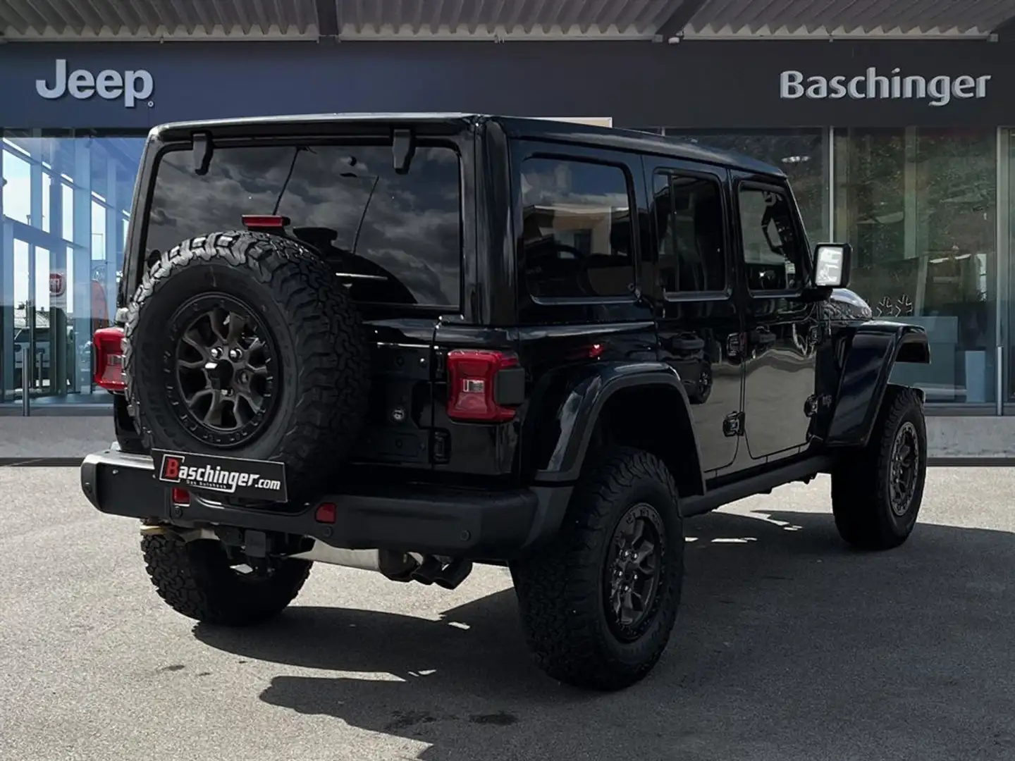 Jeep Wrangler Unlimited Rubicon 392 Schwarz - 2