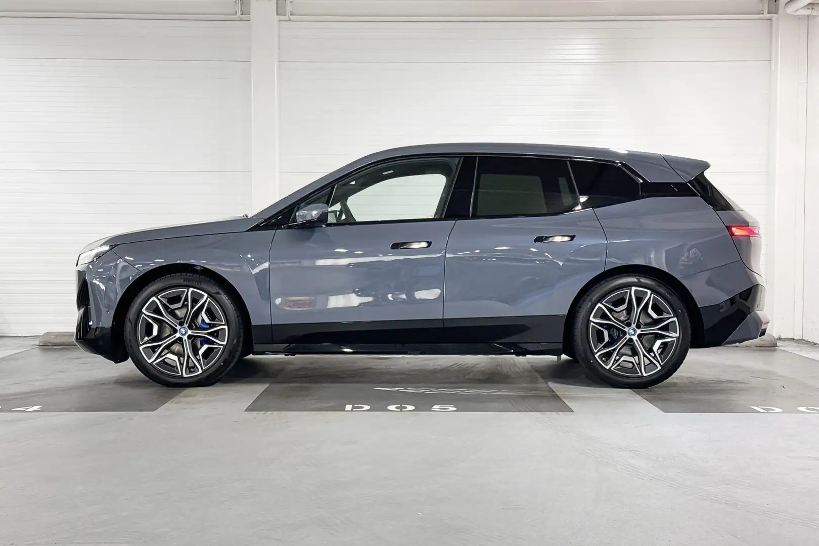 BMW iX xDrive40 | Sport Pakket | High Executive | Soft-Cl Grijs - 2