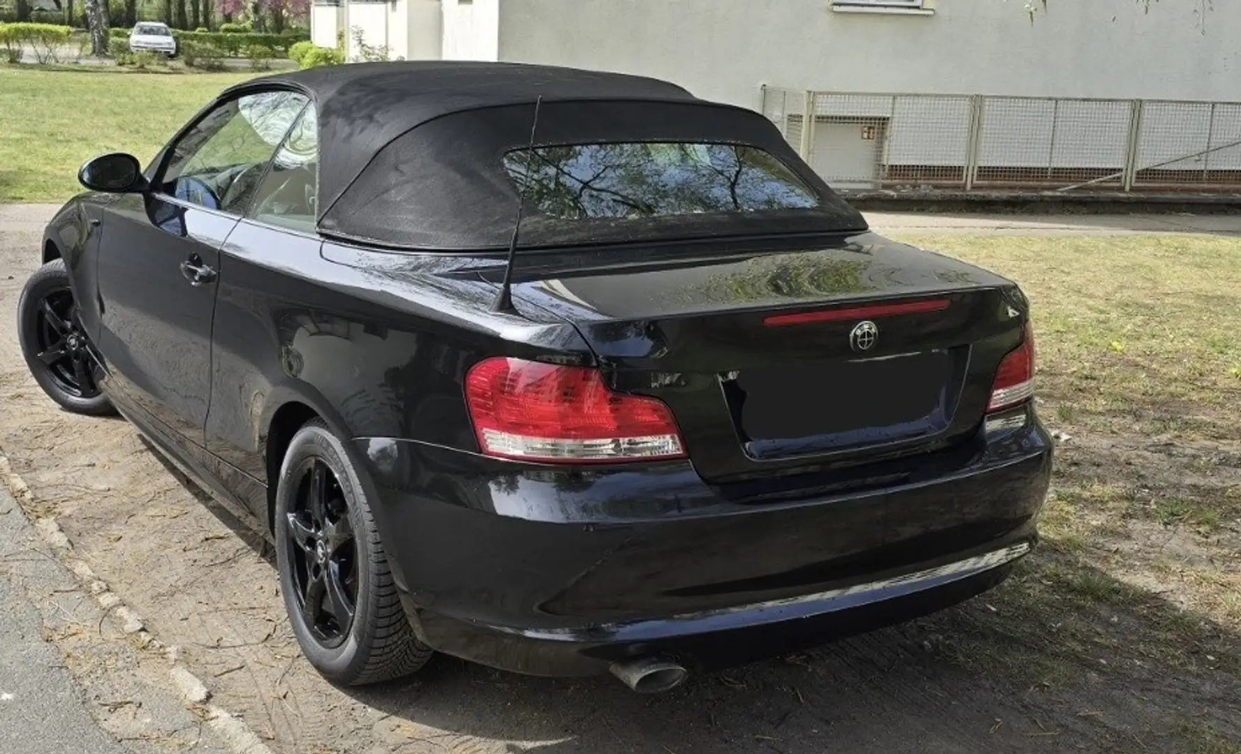 BMW 120 120d Cabrio Automatik TÜV Ganzjahresreifen Schwarz - 2
