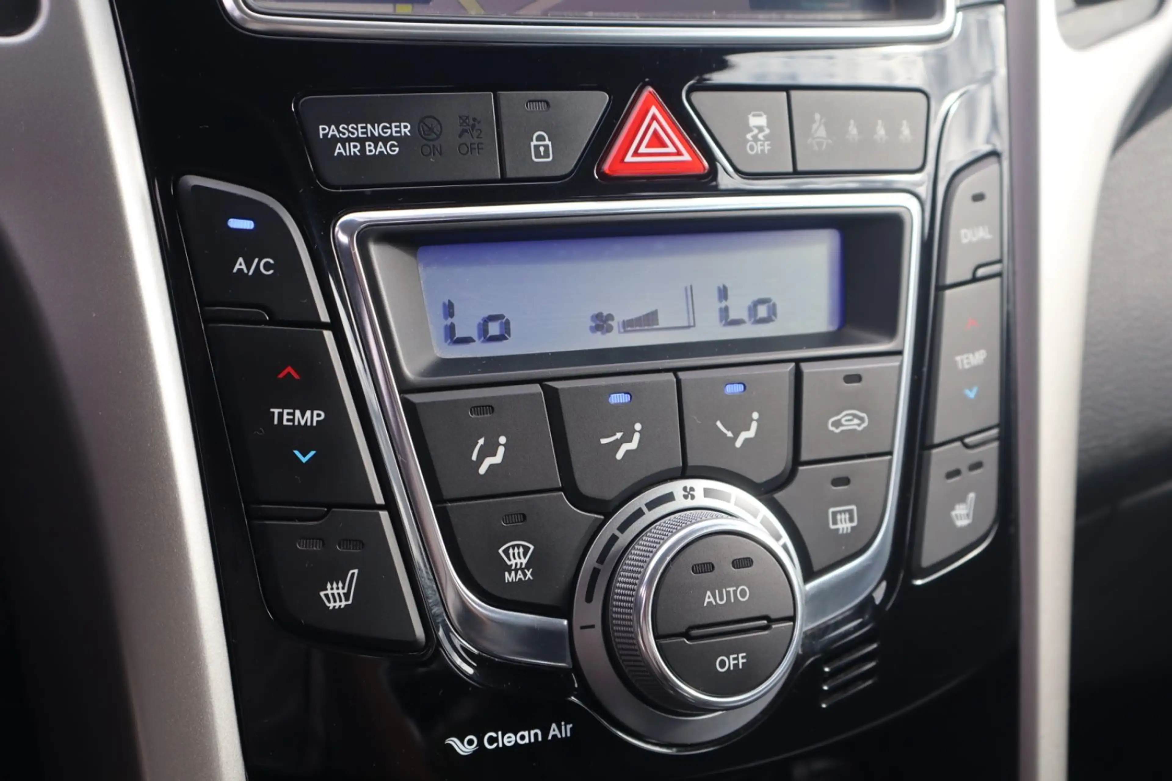 Hyundai i30 FIFA World Cup Edition/GARANTIE/TÜV-03/28/1-HAND — photo 11