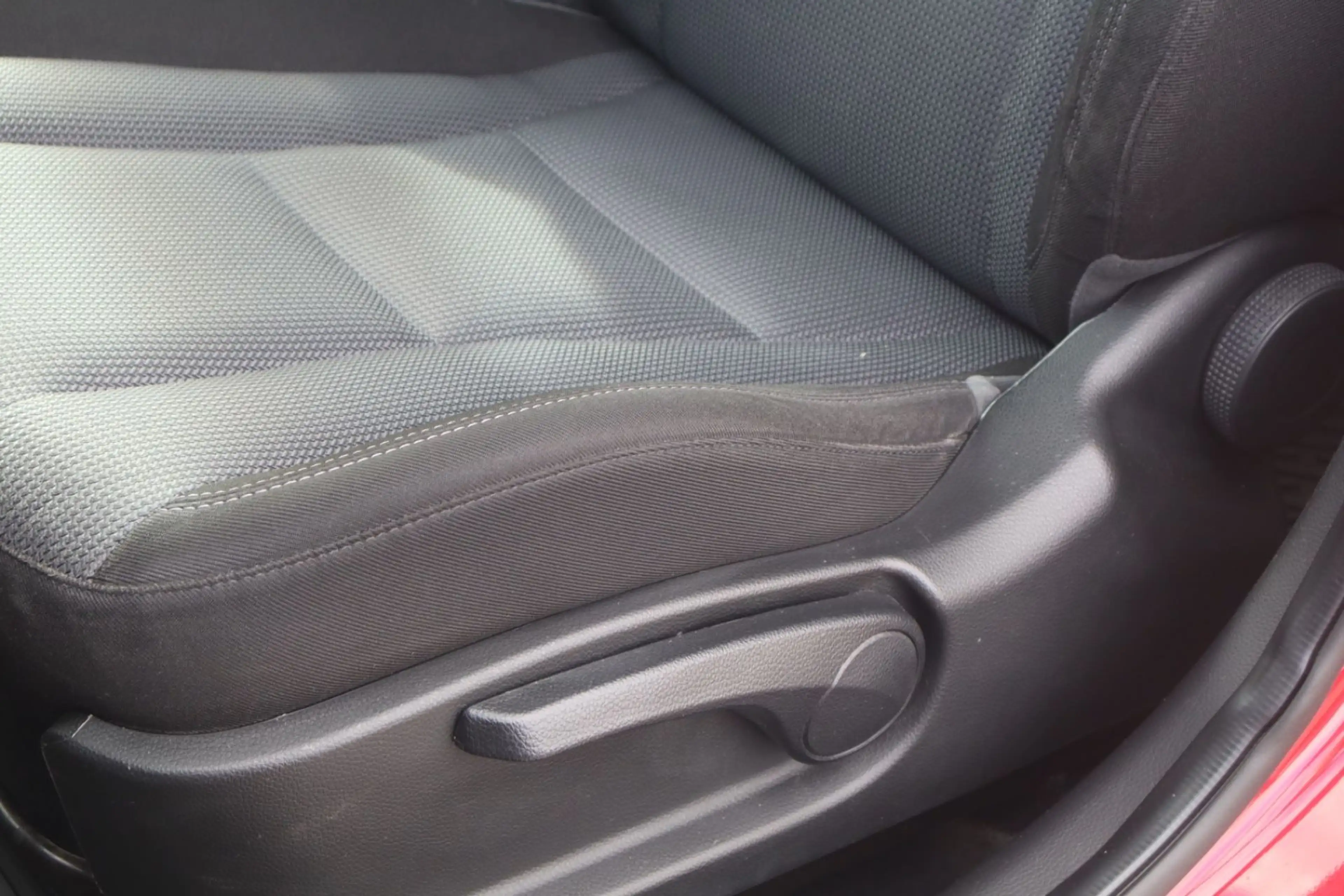 Hyundai i30 FIFA World Cup Edition/GARANTIE/TÜV-03/28/1-HAND — photo 13