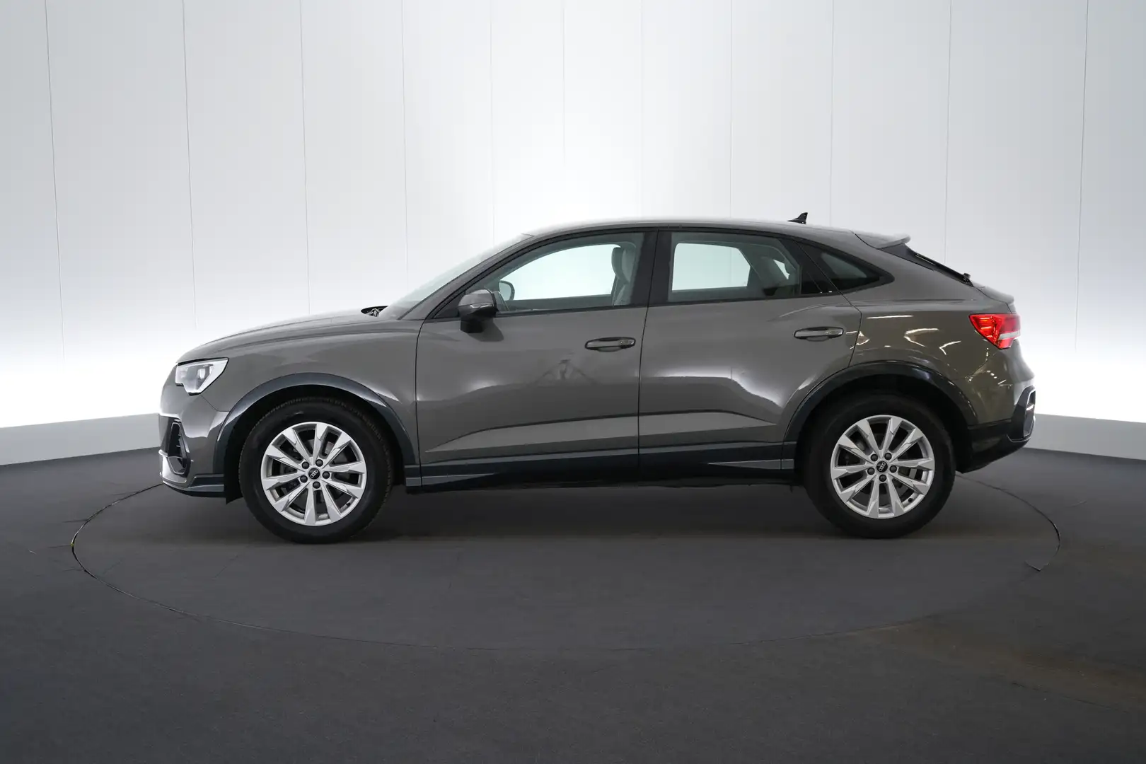 Audi Q3 Sportback 35 TDi S-Tronic Business+ Ed. LEDER/CUIR Grey - 2