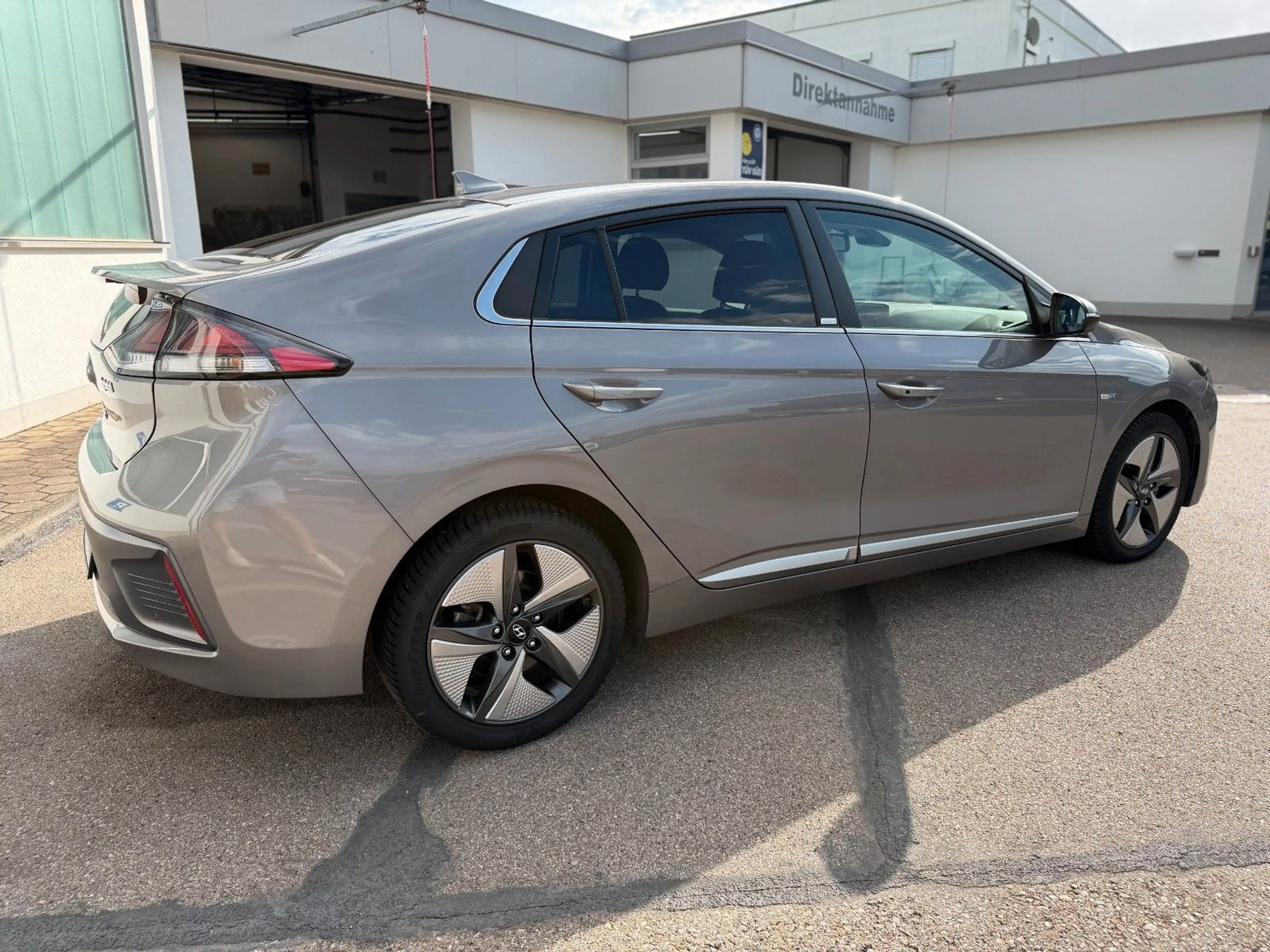 Hyundai IONIQ HEV Premium / GJR — photo 4