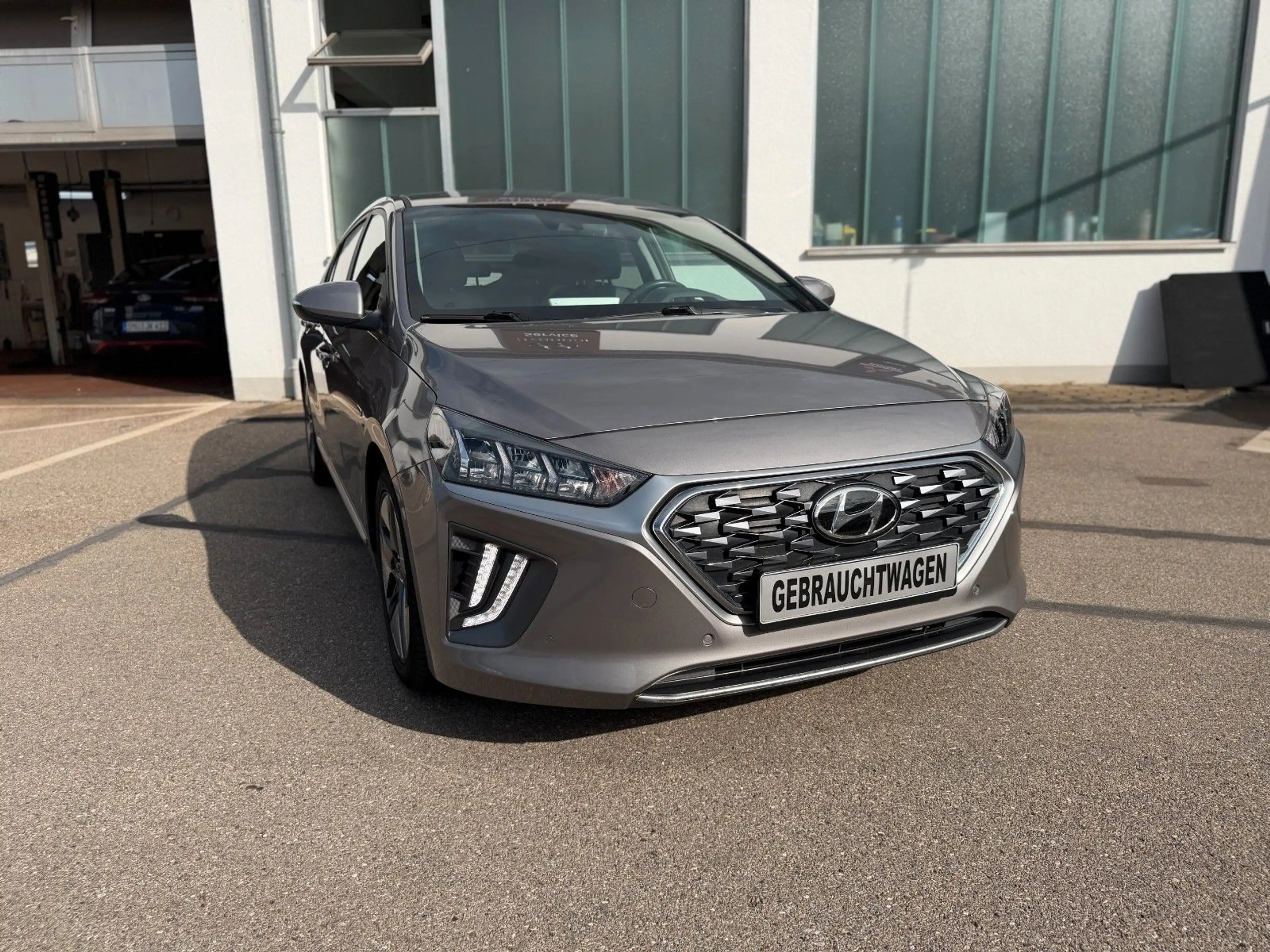 Hyundai IONIQ HEV Premium / GJR — photo 6