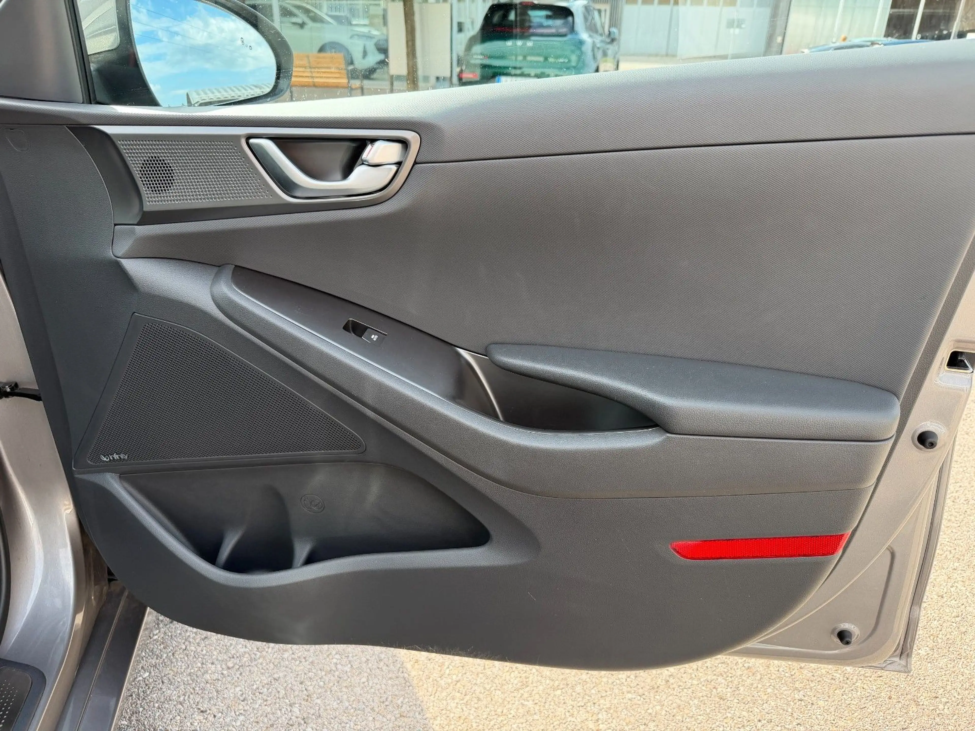 Hyundai IONIQ HEV Premium / GJR — photo 9