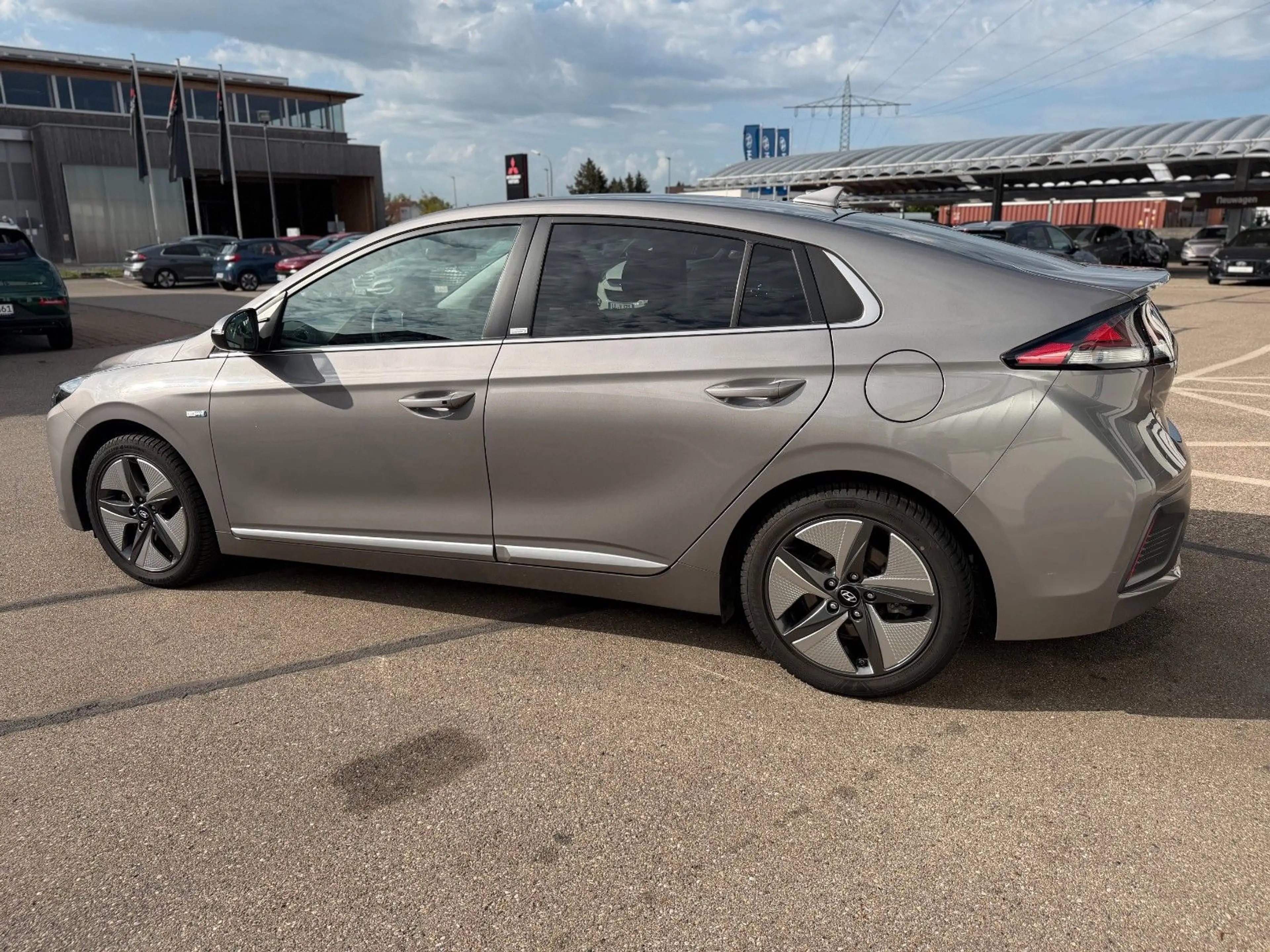 Hyundai IONIQ HEV Premium / GJR — photo 2