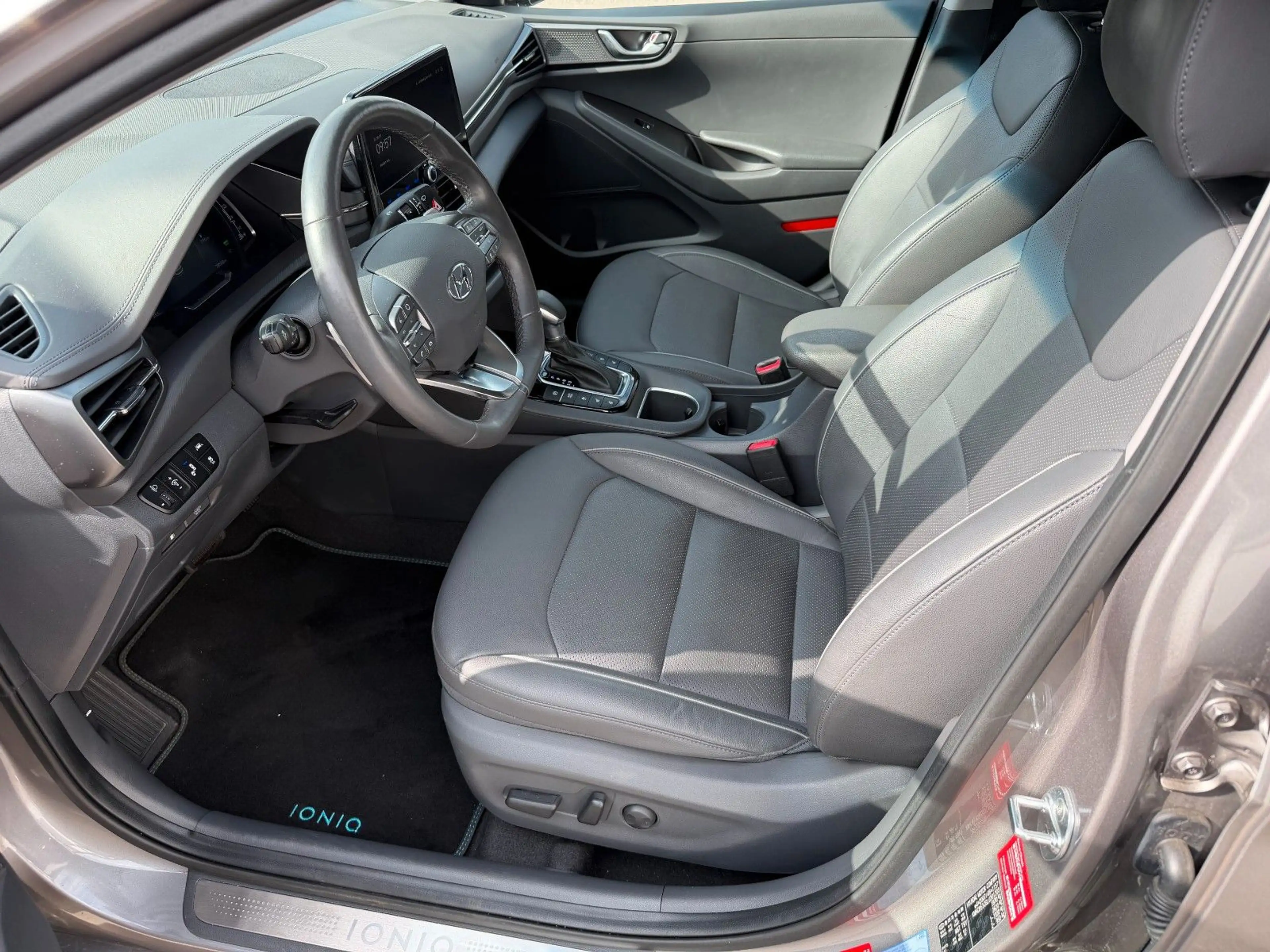 Hyundai IONIQ HEV Premium / GJR — photo 14