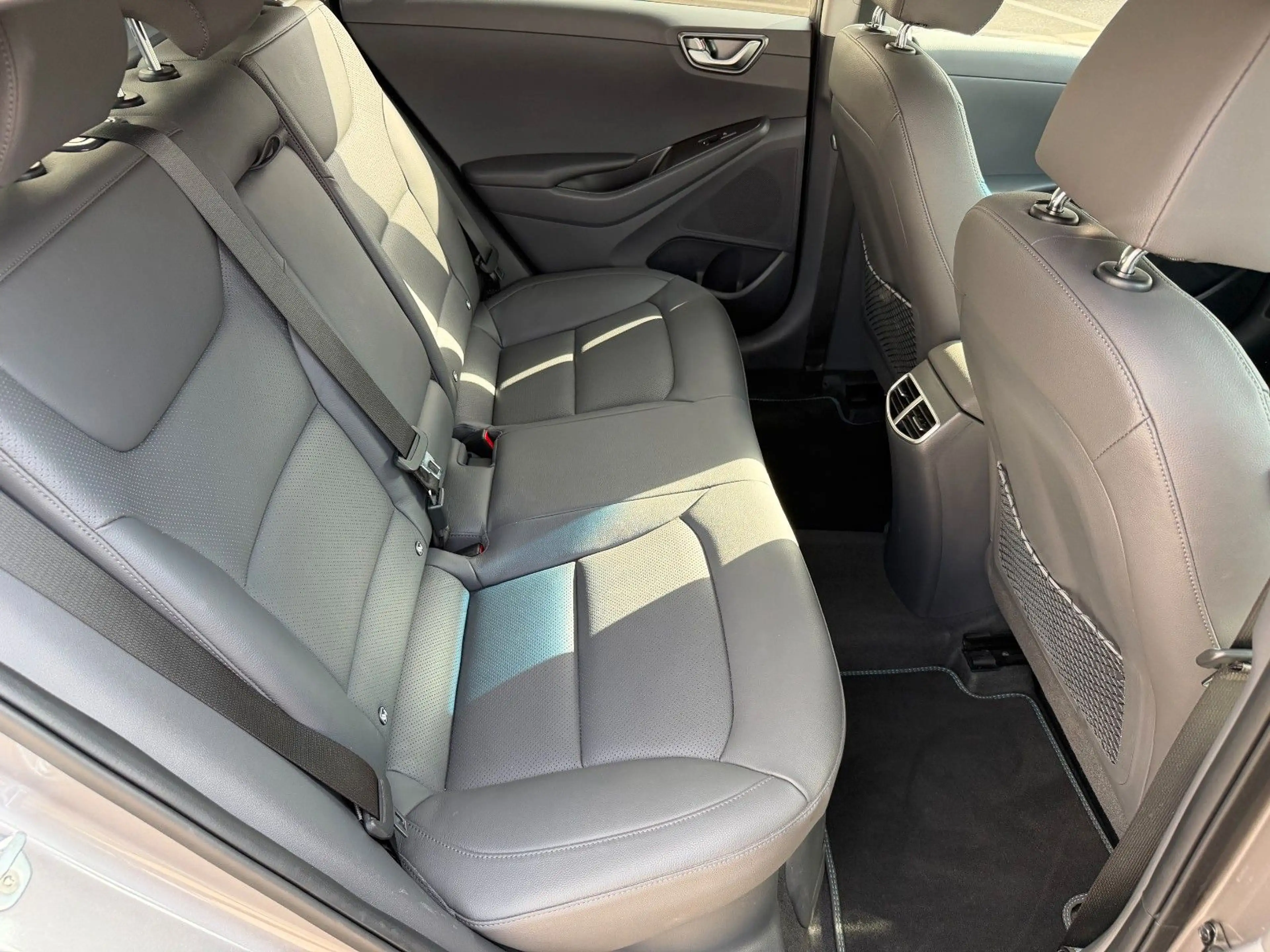Hyundai IONIQ HEV Premium / GJR — photo 10