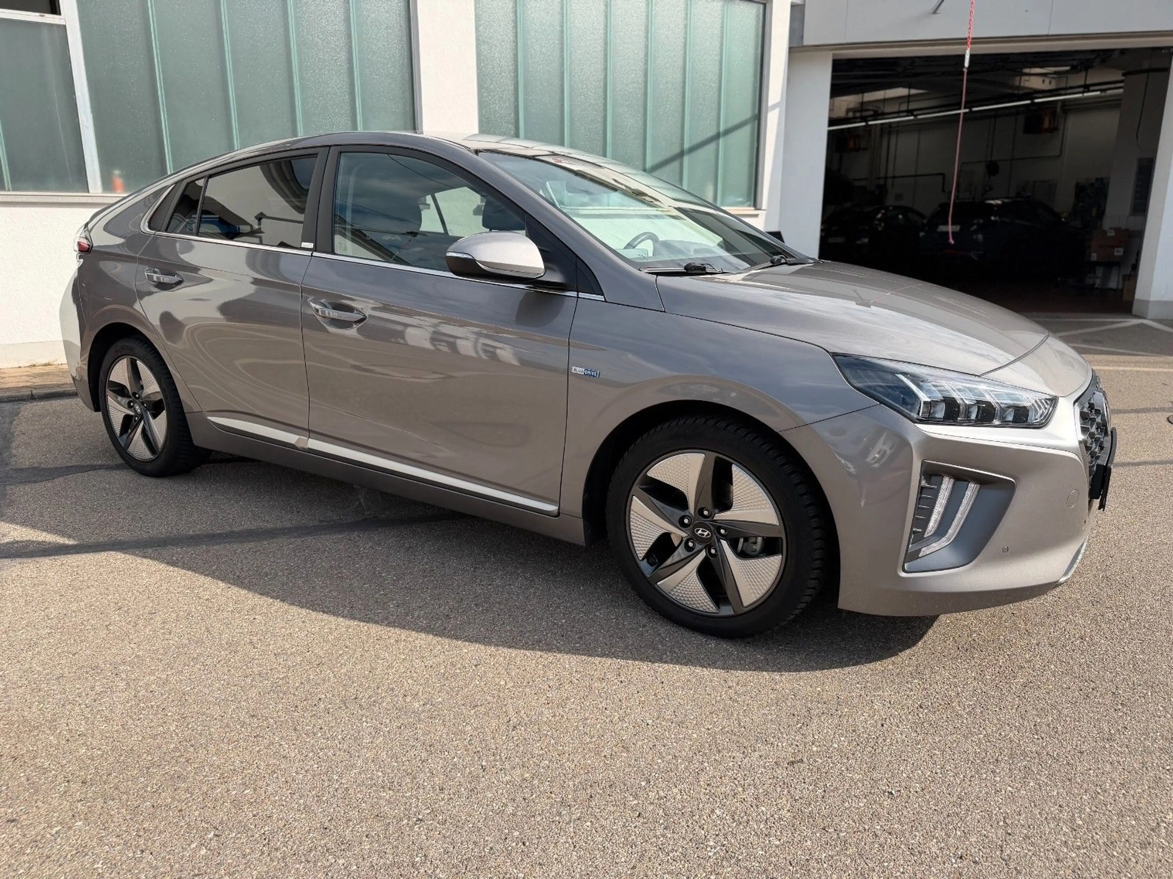 Hyundai IONIQ HEV Premium / GJR — photo 5