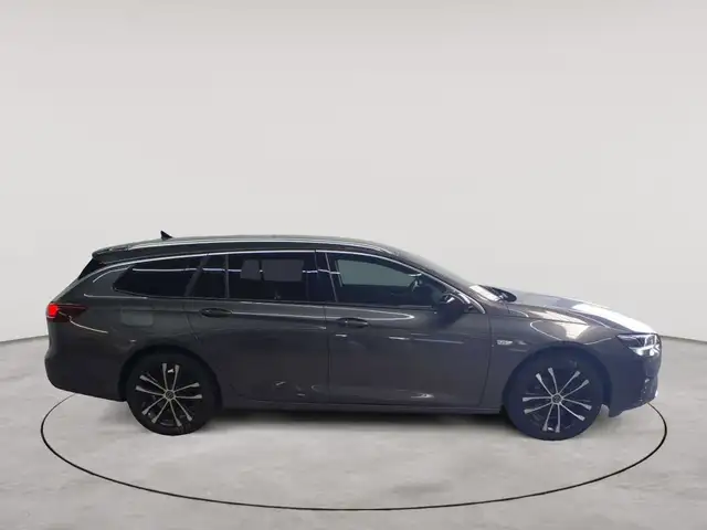 Opel Insignia view 3