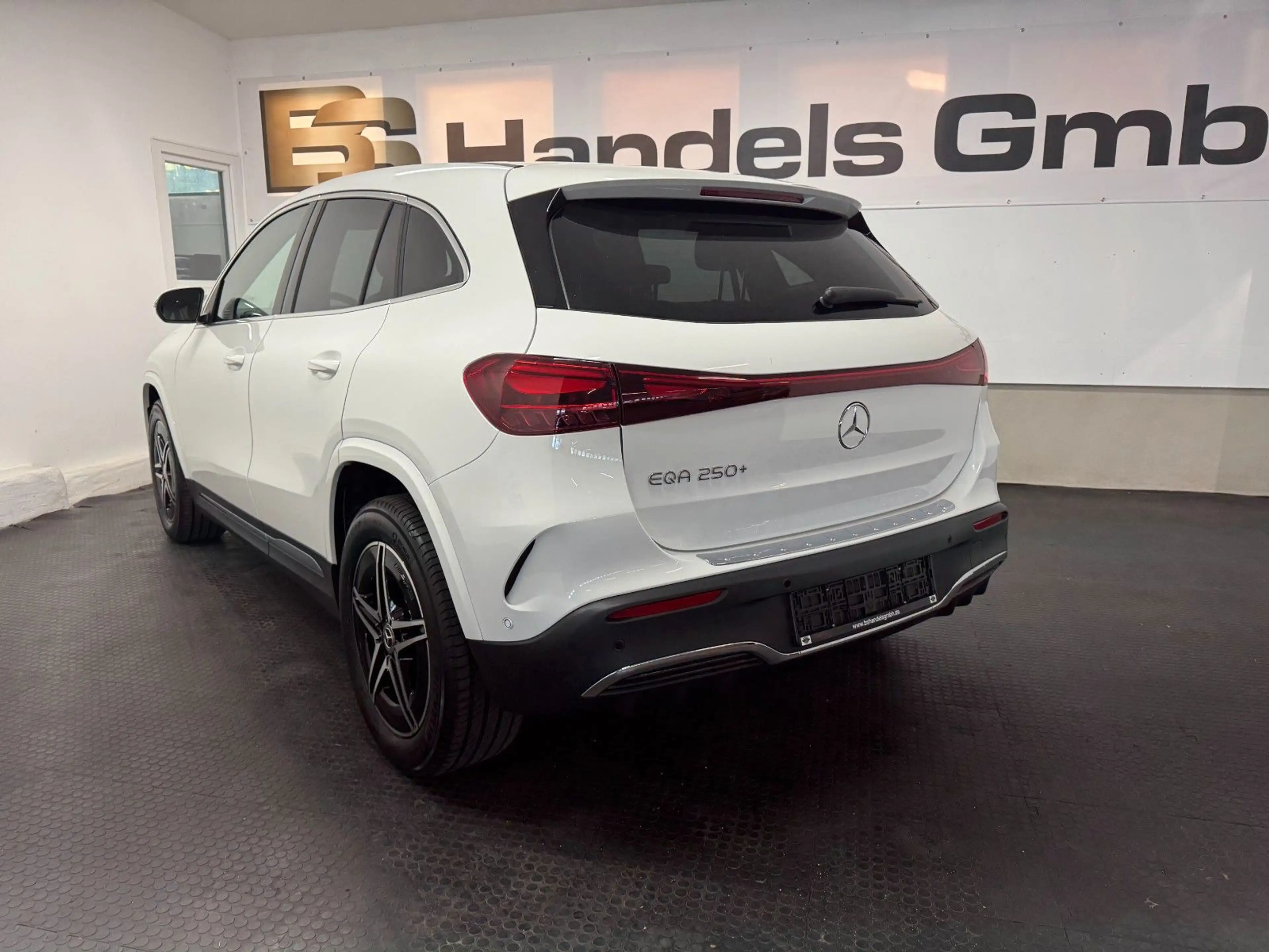 Mercedes-Benz EQA 250+ AMG LINE*LED*WIDE*KAMERA*SHZ* — photo 6