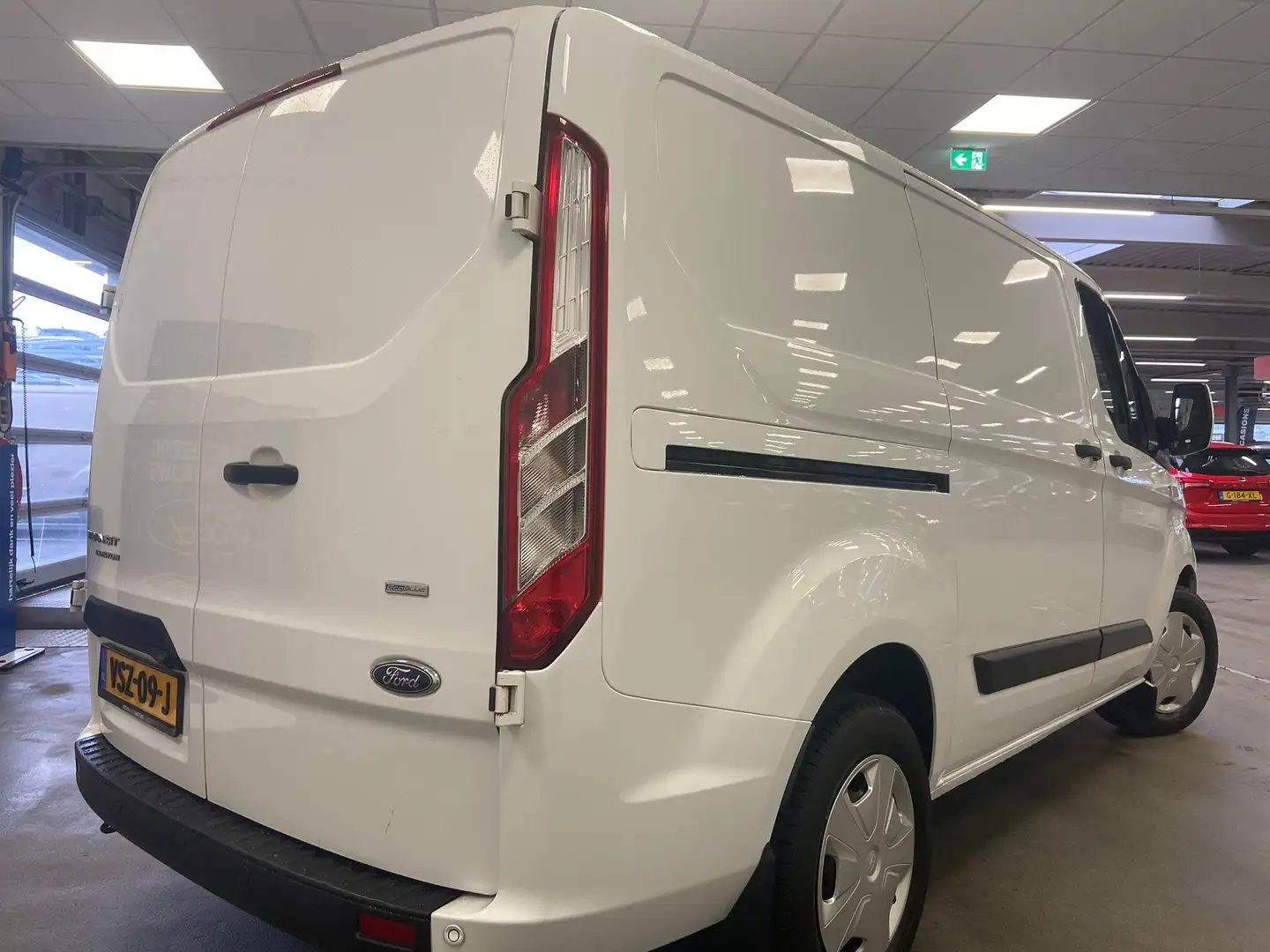 Ford Transit Custom 280 L1H1 Trend 130PK Automaat Airco | Camera | Sto - 2