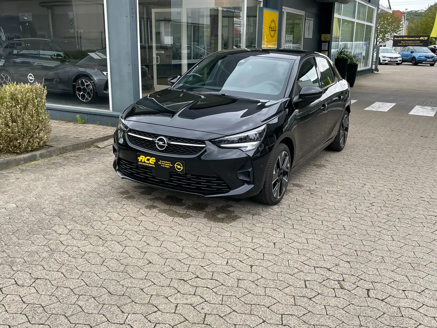 Opel Corsa-e GS Line*KlimaAutomatik*Kamera*SHZ* Black - 1
