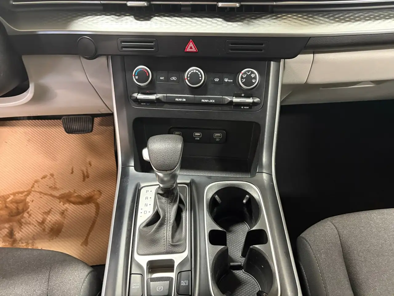 Kia Carnival снимка Kia Carnival