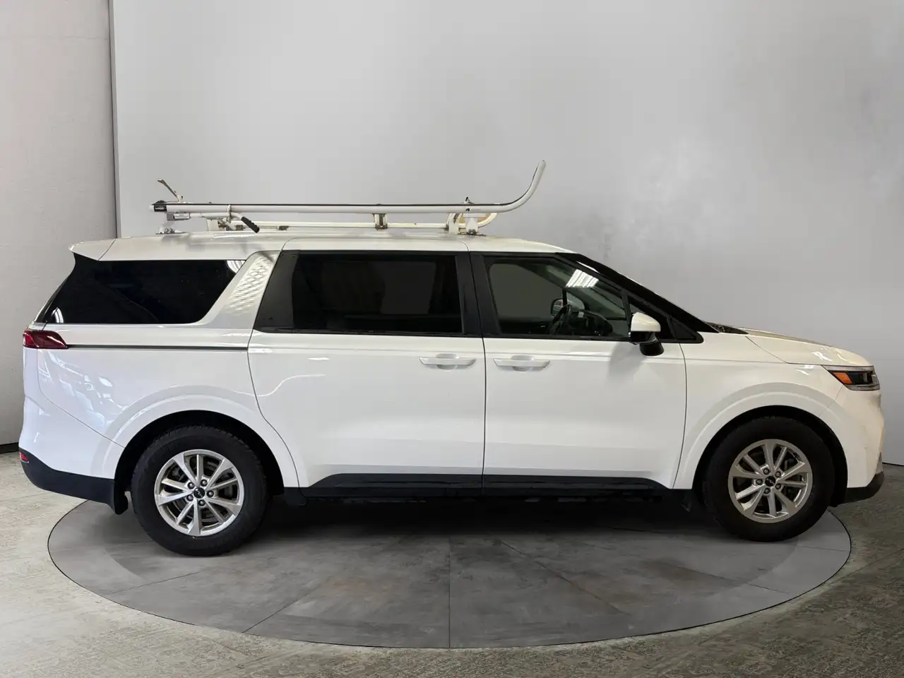 Kia Carnival снимка Kia Carnival