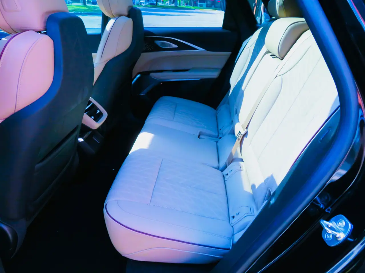 Cadillac Lyriq снимка Cadillac Lyriq