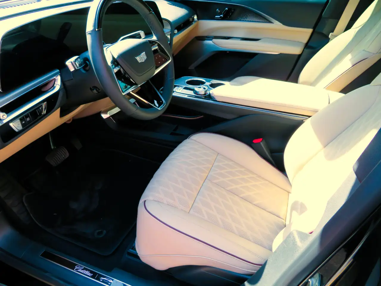 Cadillac Lyriq снимка Cadillac Lyriq