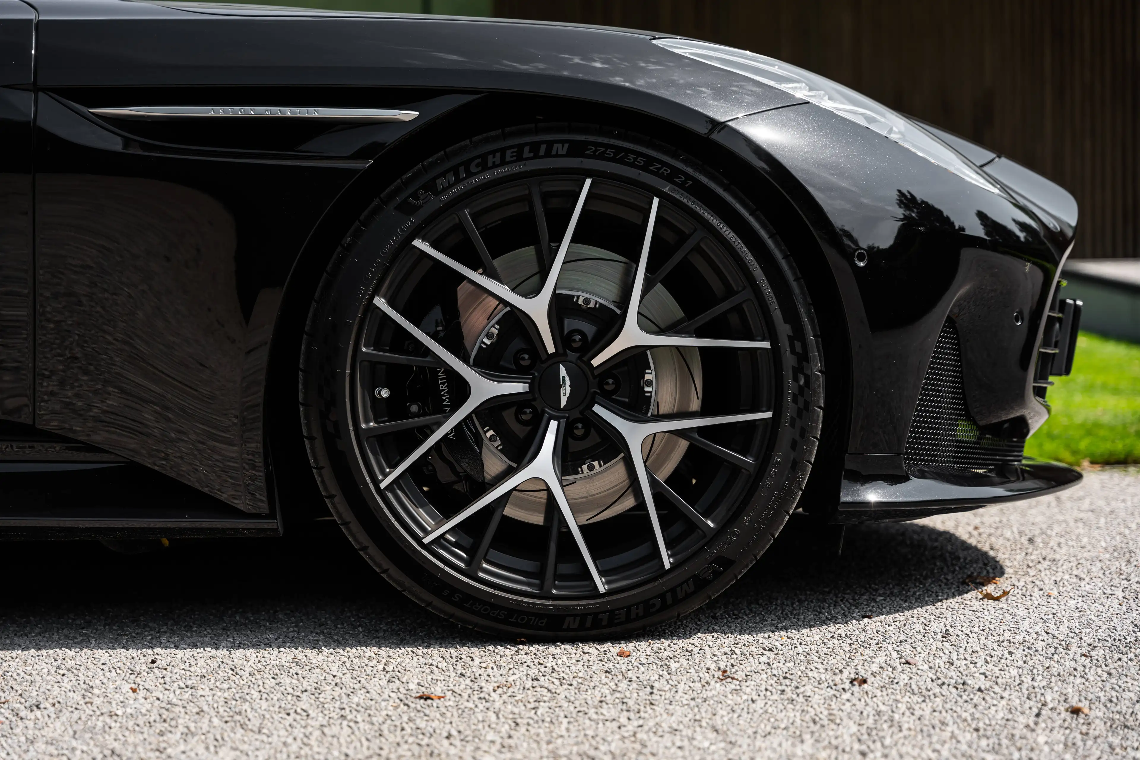 Aston Martin DB12 4.0 V8 COUPE / BOWERS & WILKINS / SEAT VENT / BLACK PACK/ VAT — photo 5