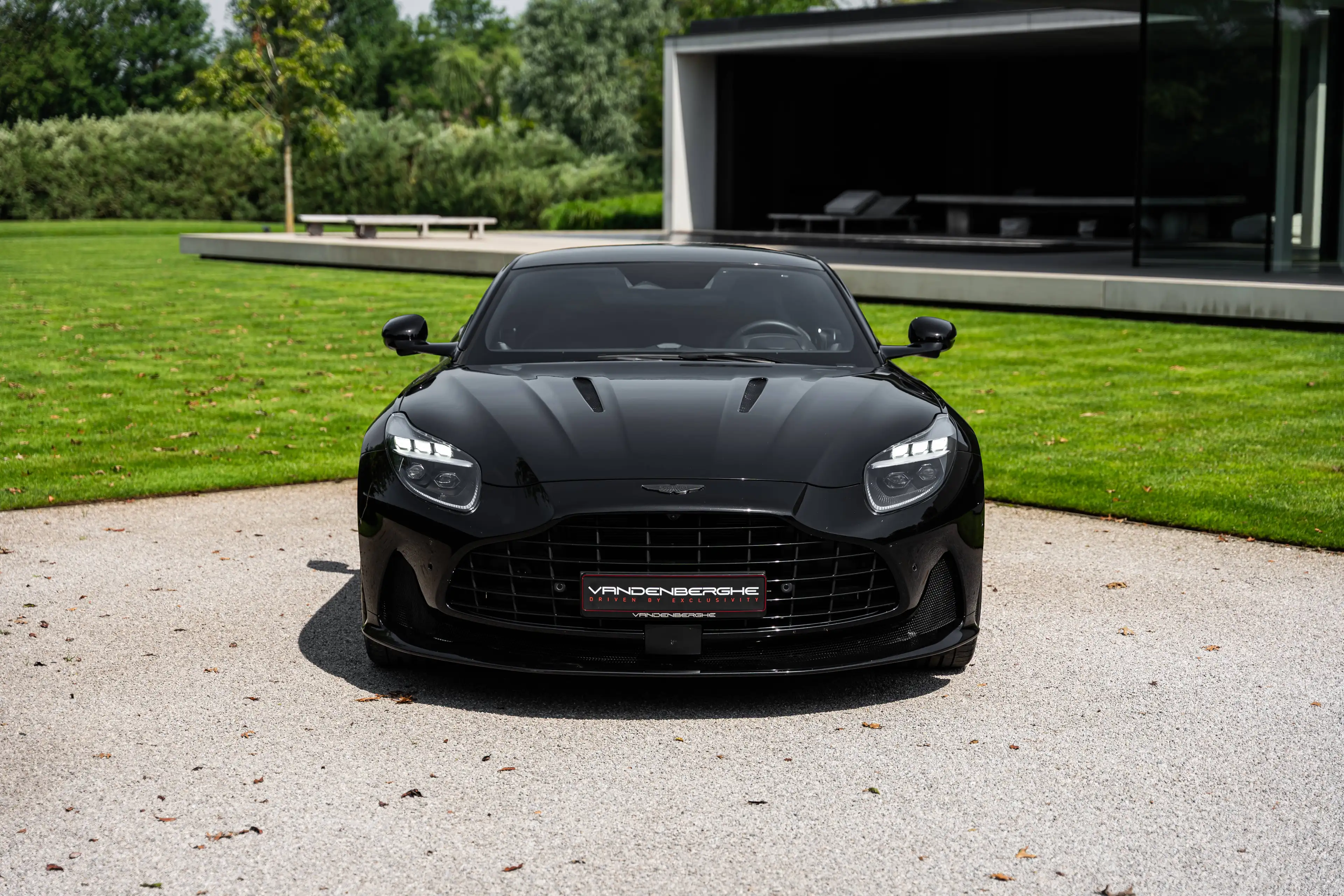 Aston Martin DB12 4.0 V8 COUPE / BOWERS & WILKINS / SEAT VENT / BLACK PACK/ VAT — photo 13