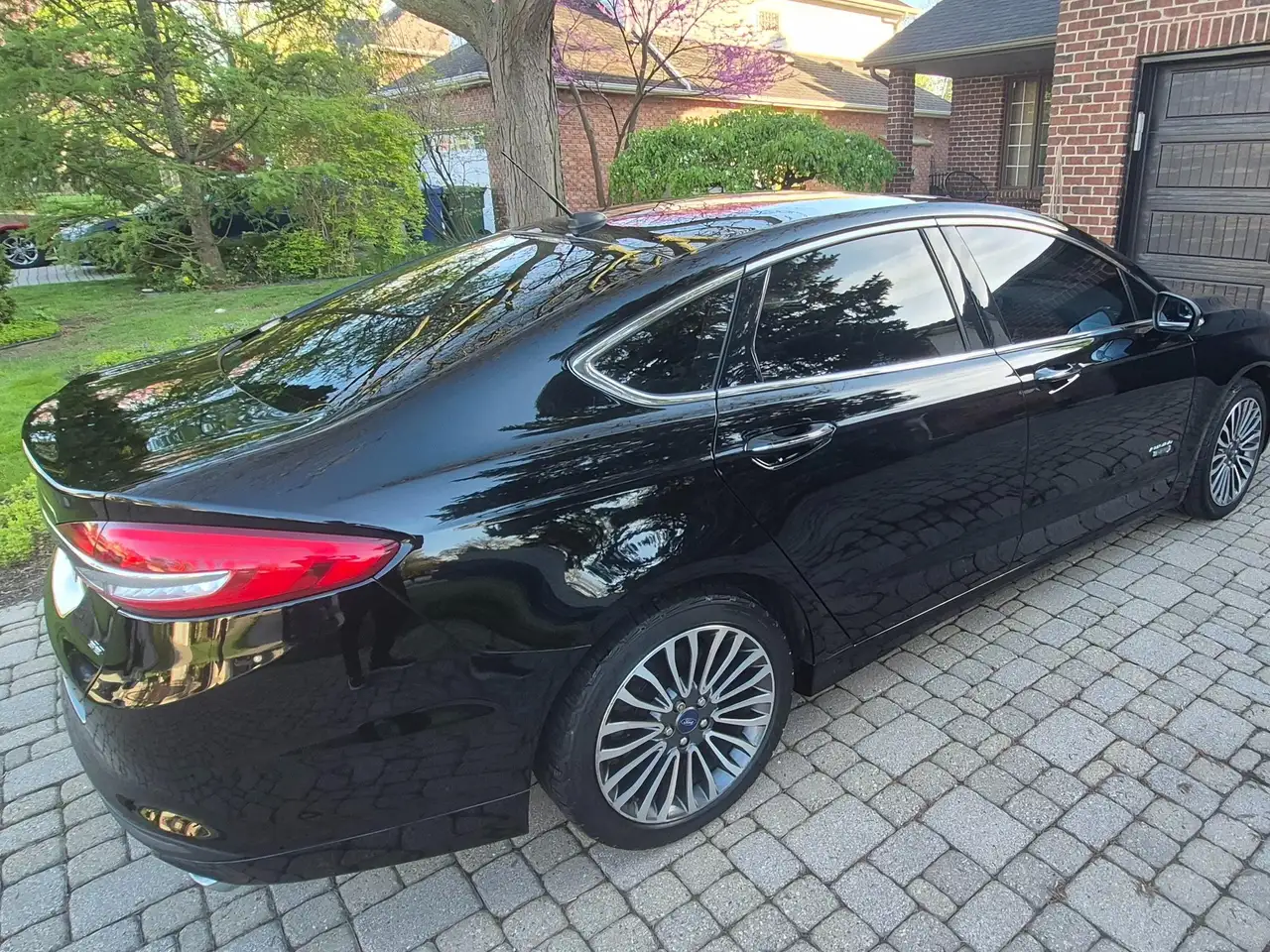 Ford Fusion Energi снимка Ford Fusion Energi