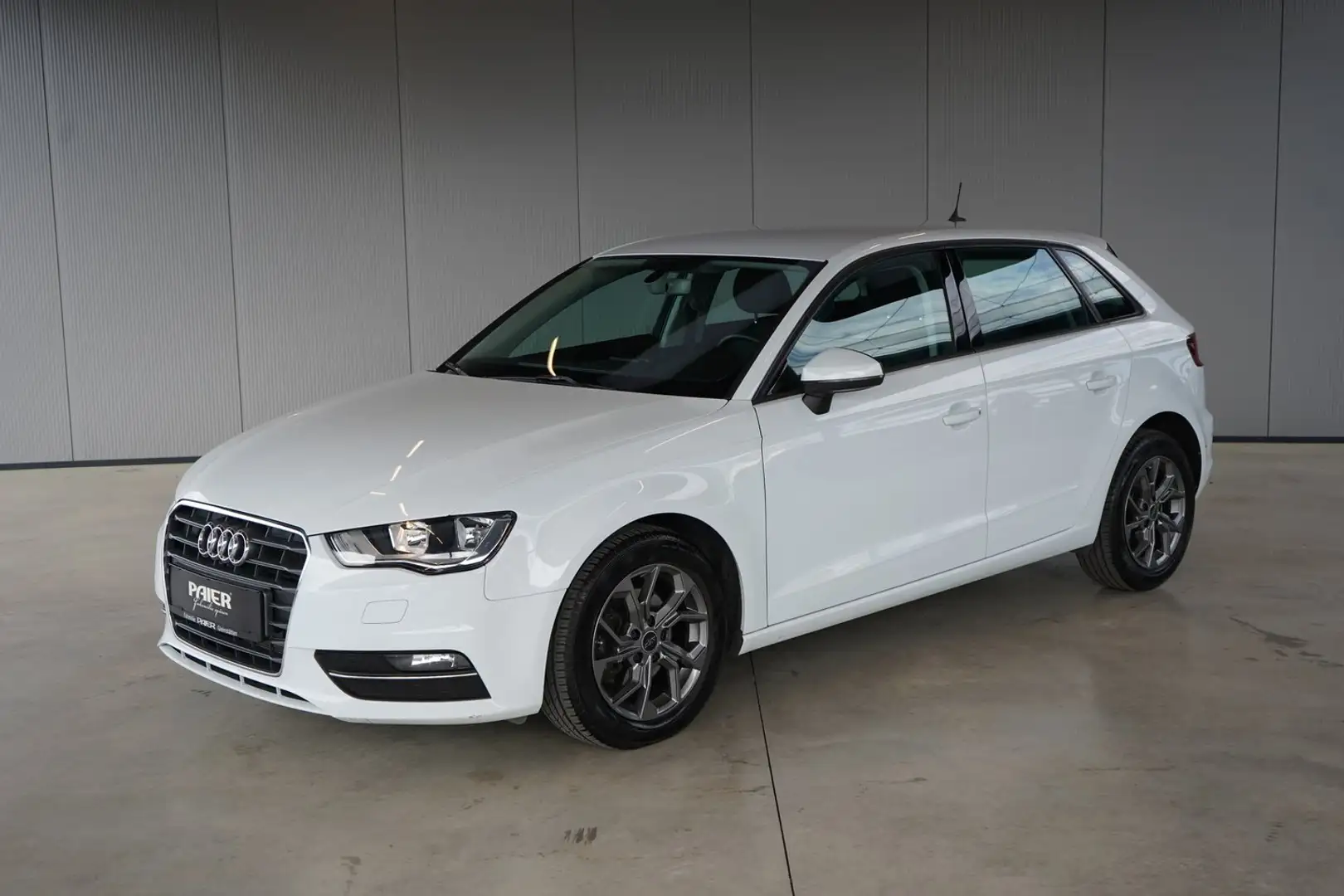 Audi A3 1.6 TDI Attraction Weiß - 2