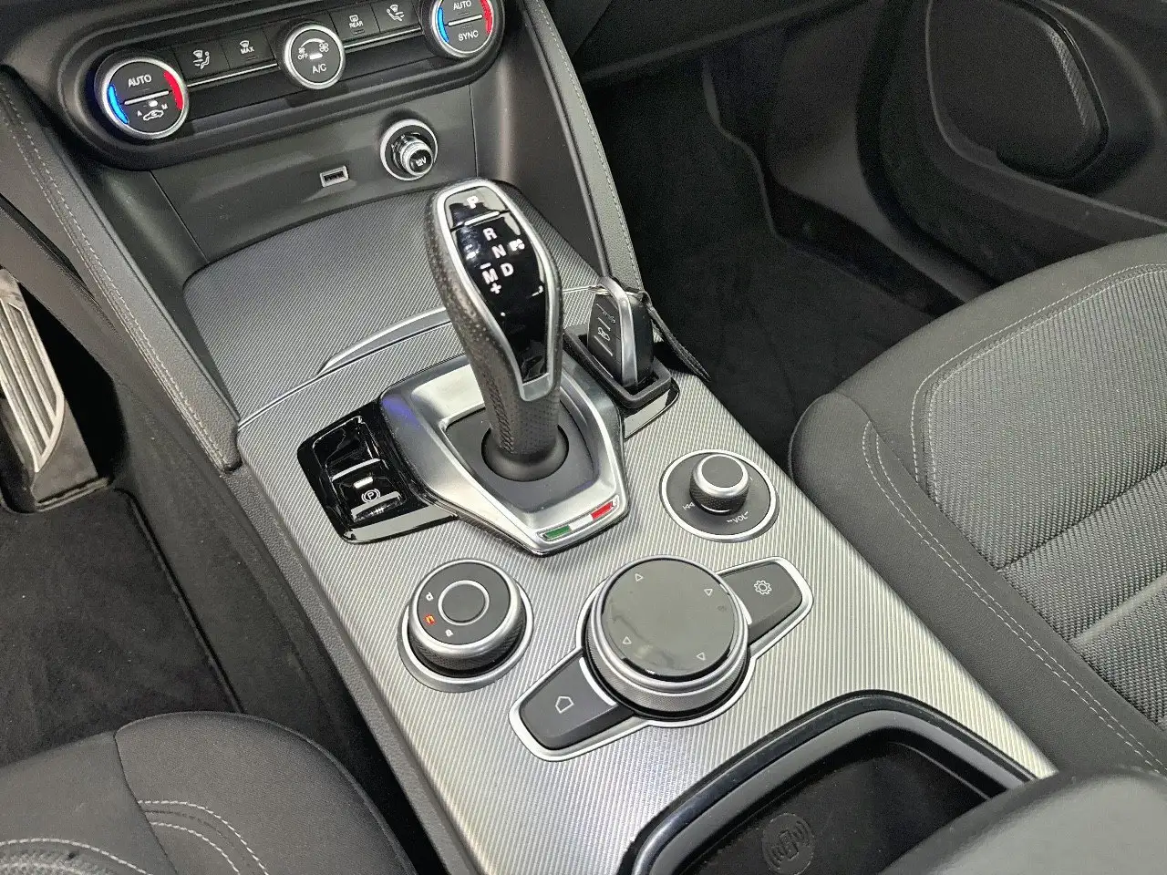 Alfa Romeo Stelvio 2024 — фото 18